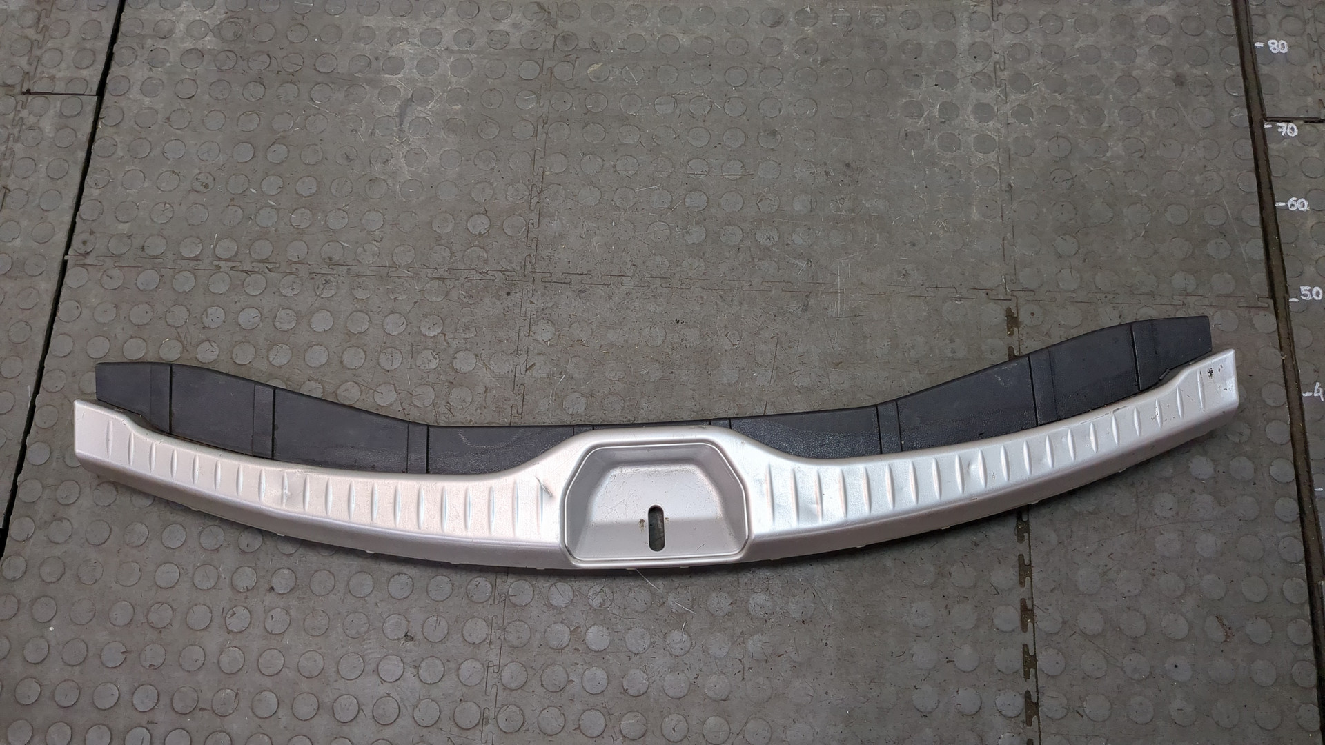 Обшивка багажника