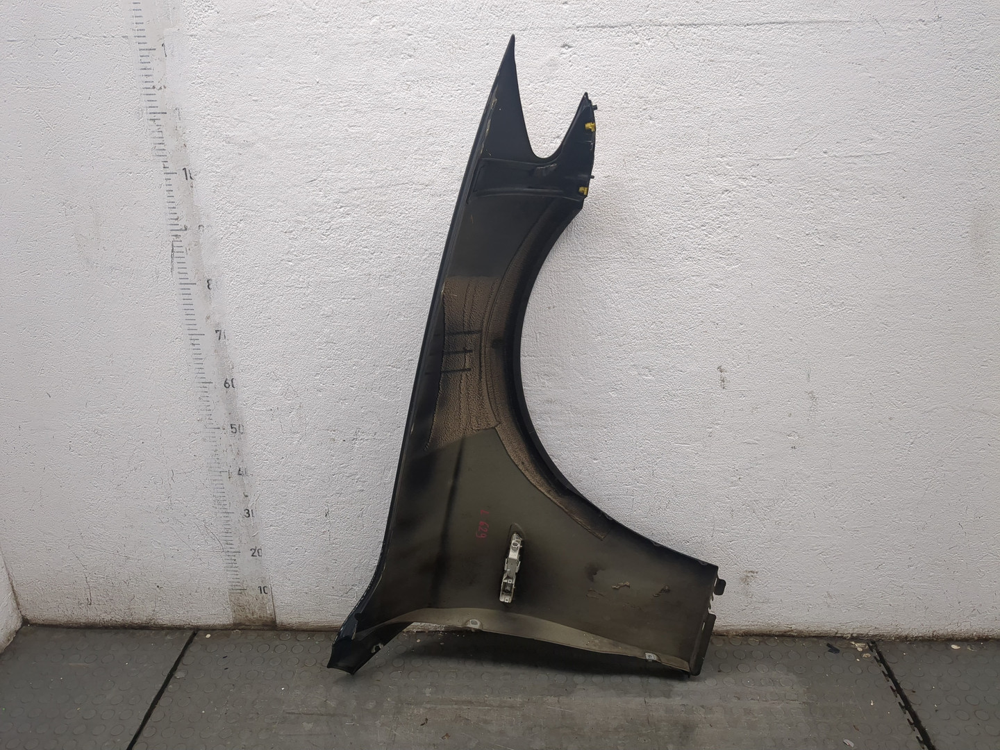 Крыло переднее левое