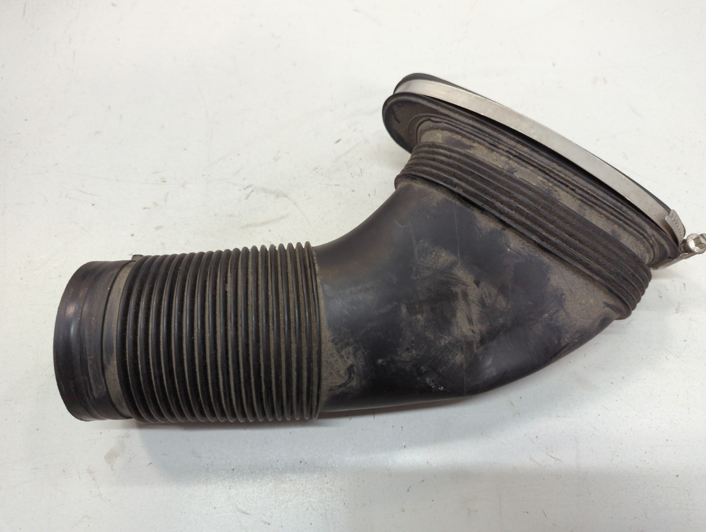 Патрубок воздушного фильтра