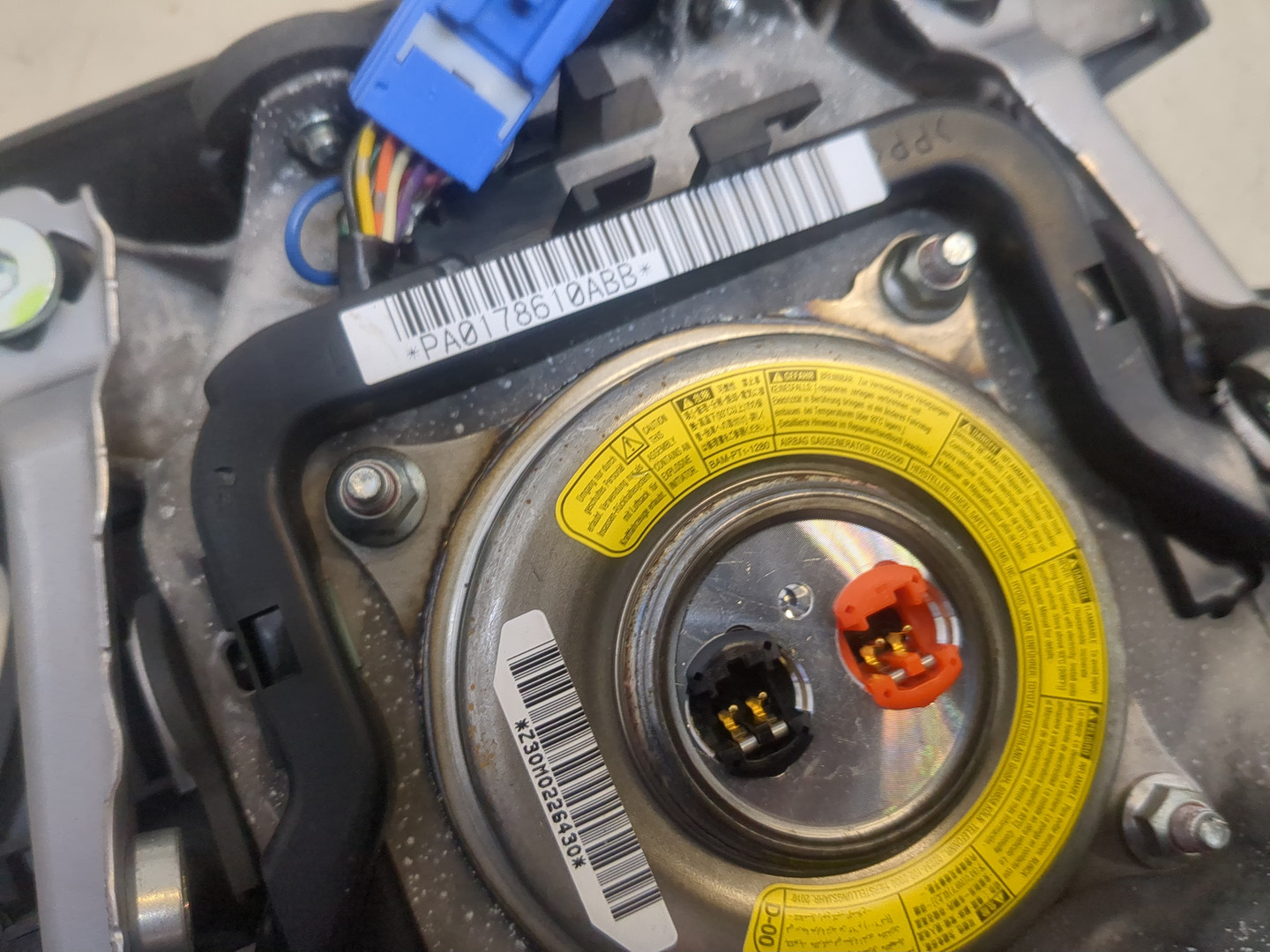 Подушка безопасности в рулевое колесо