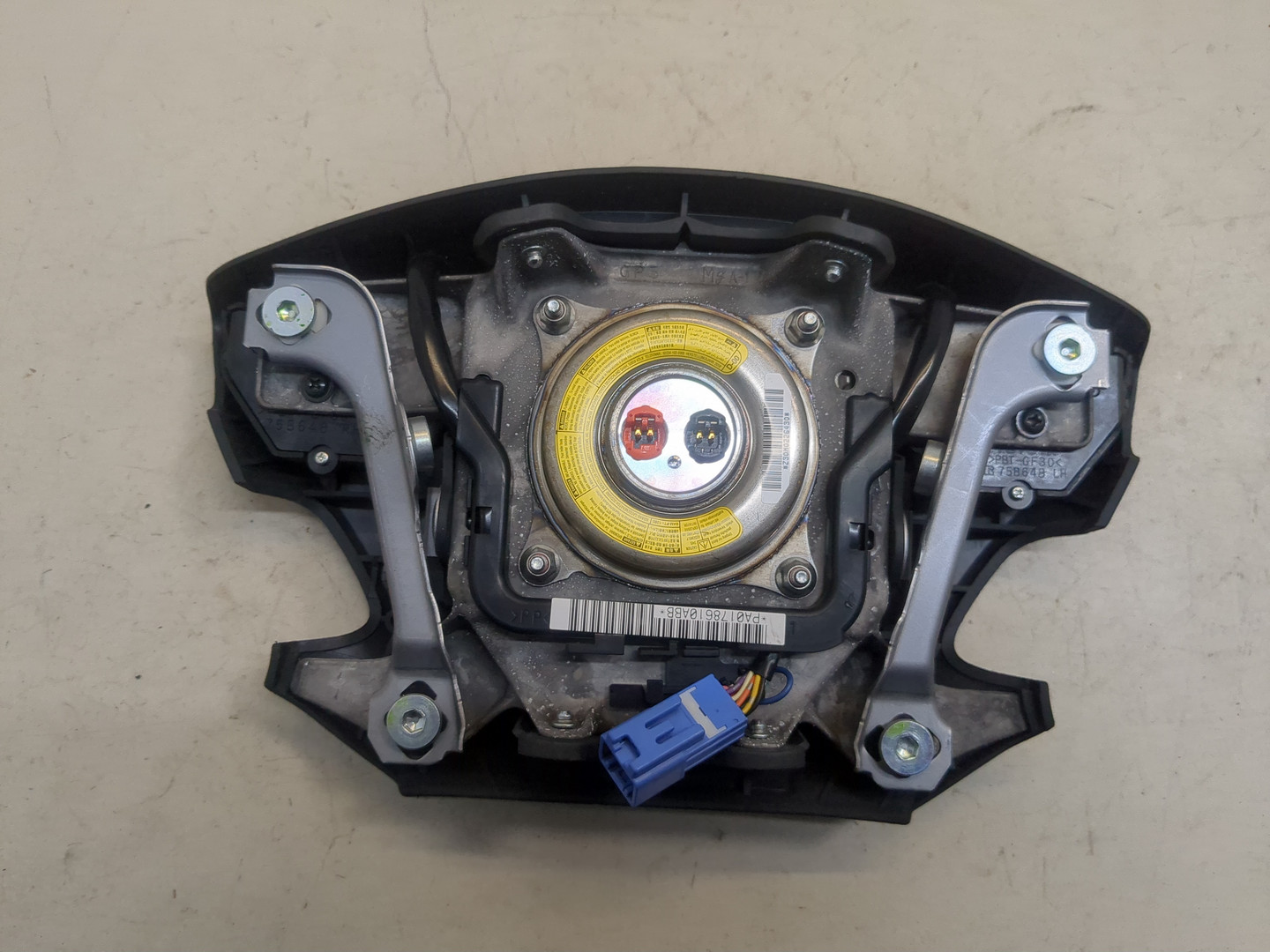 Подушка безопасности в рулевое колесо