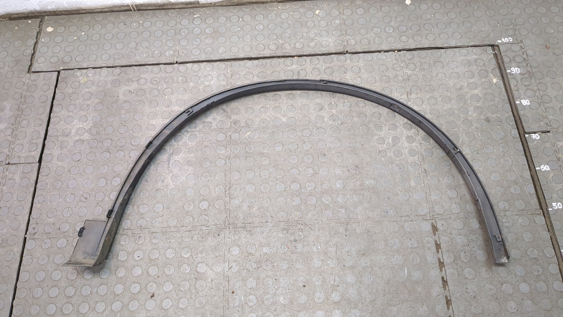 Накладка заднего крыла левого