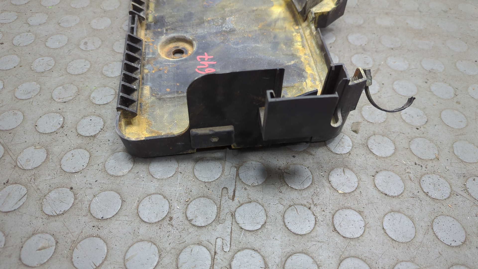 Площадка под аккумулятор (АКБ)