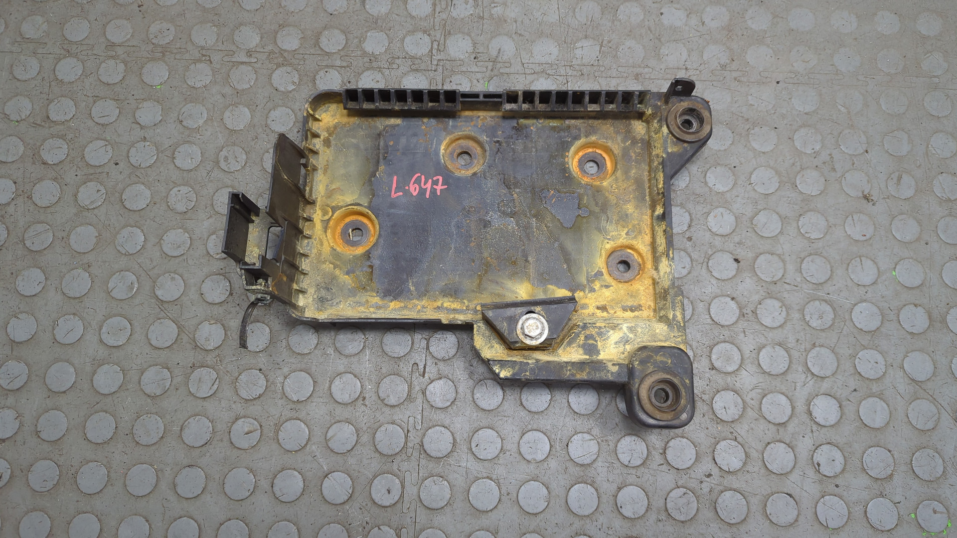 Площадка под аккумулятор (АКБ)