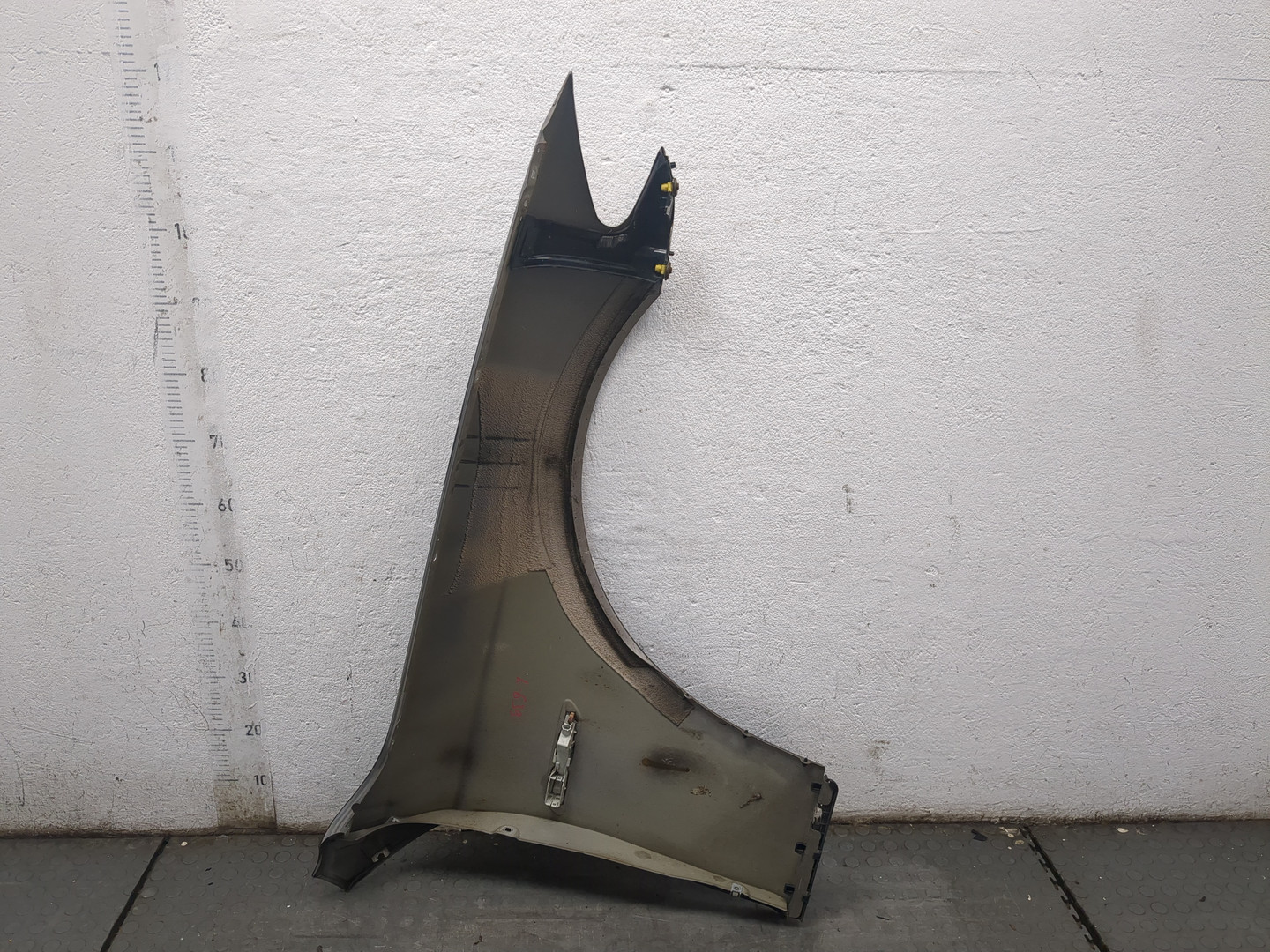 Крыло переднее левое