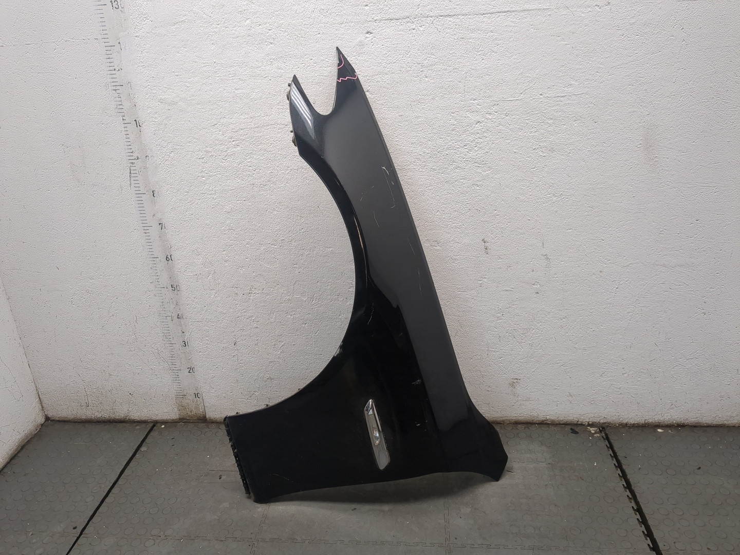 Крыло переднее левое