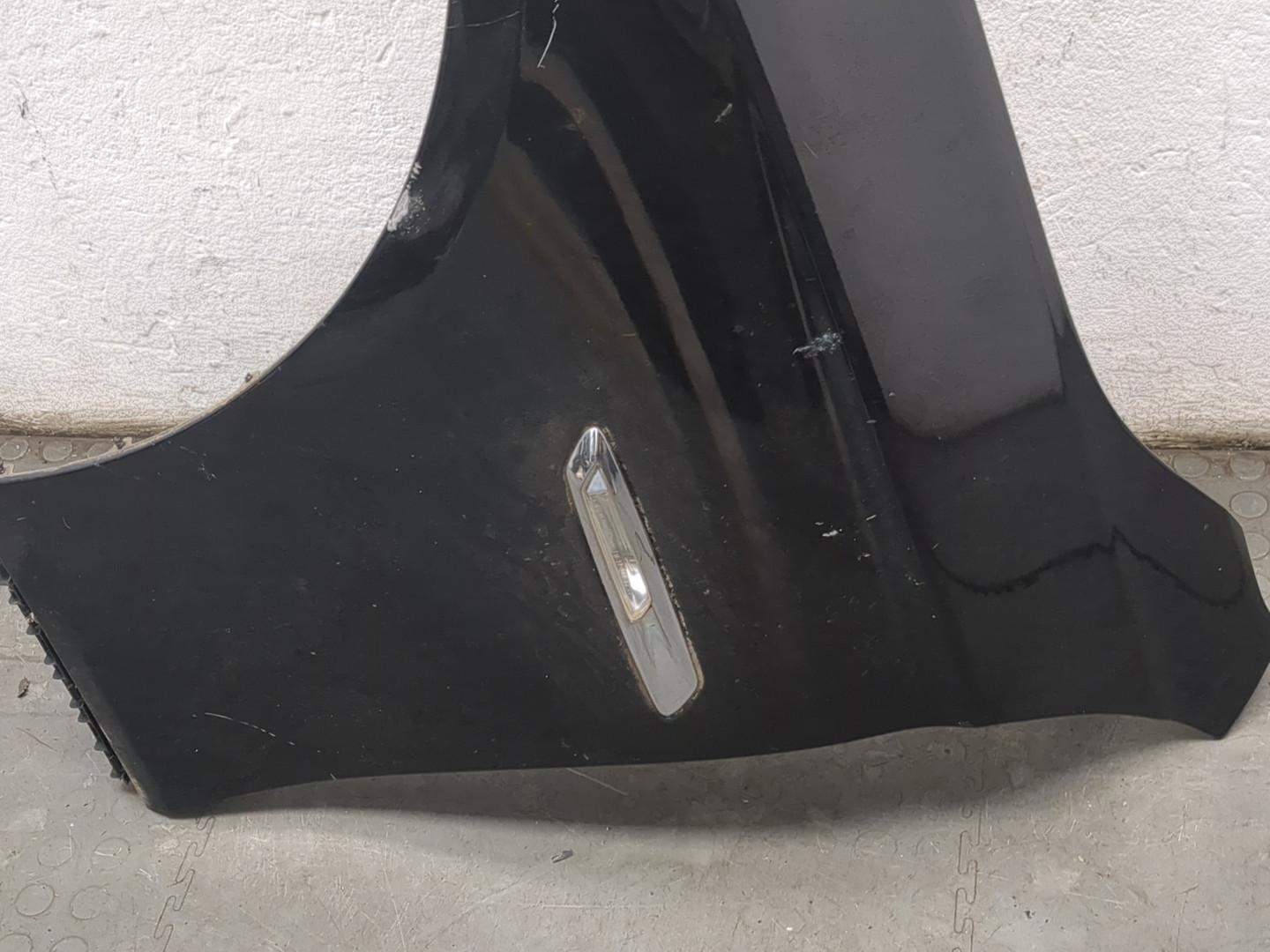 Крыло переднее левое