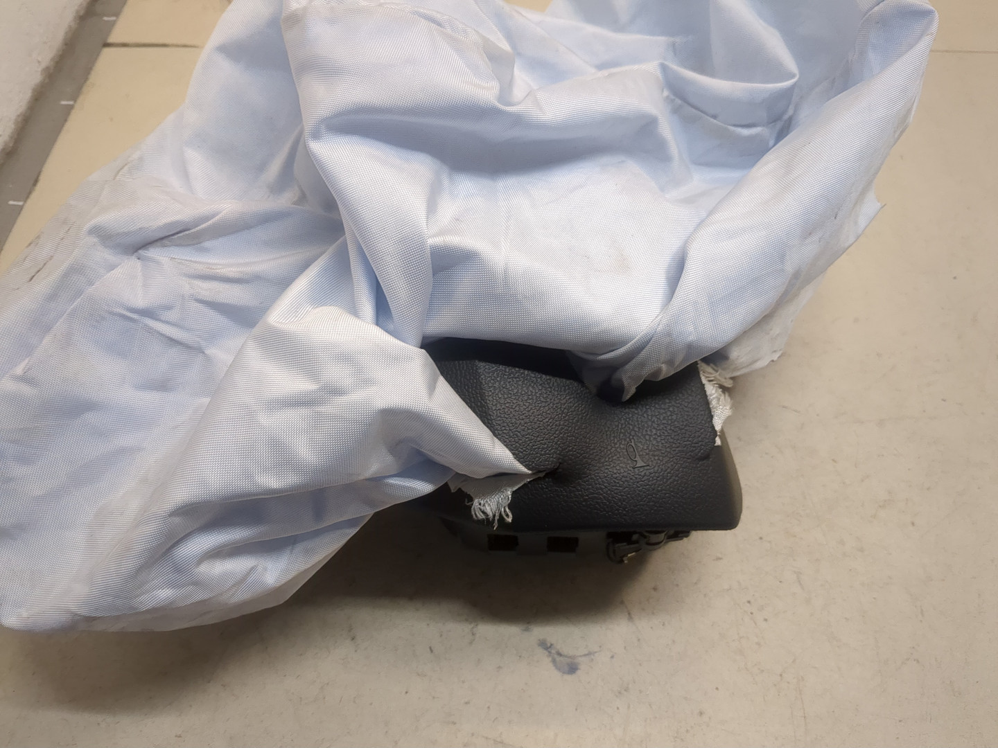 Подушка безопасности в рулевое колесо