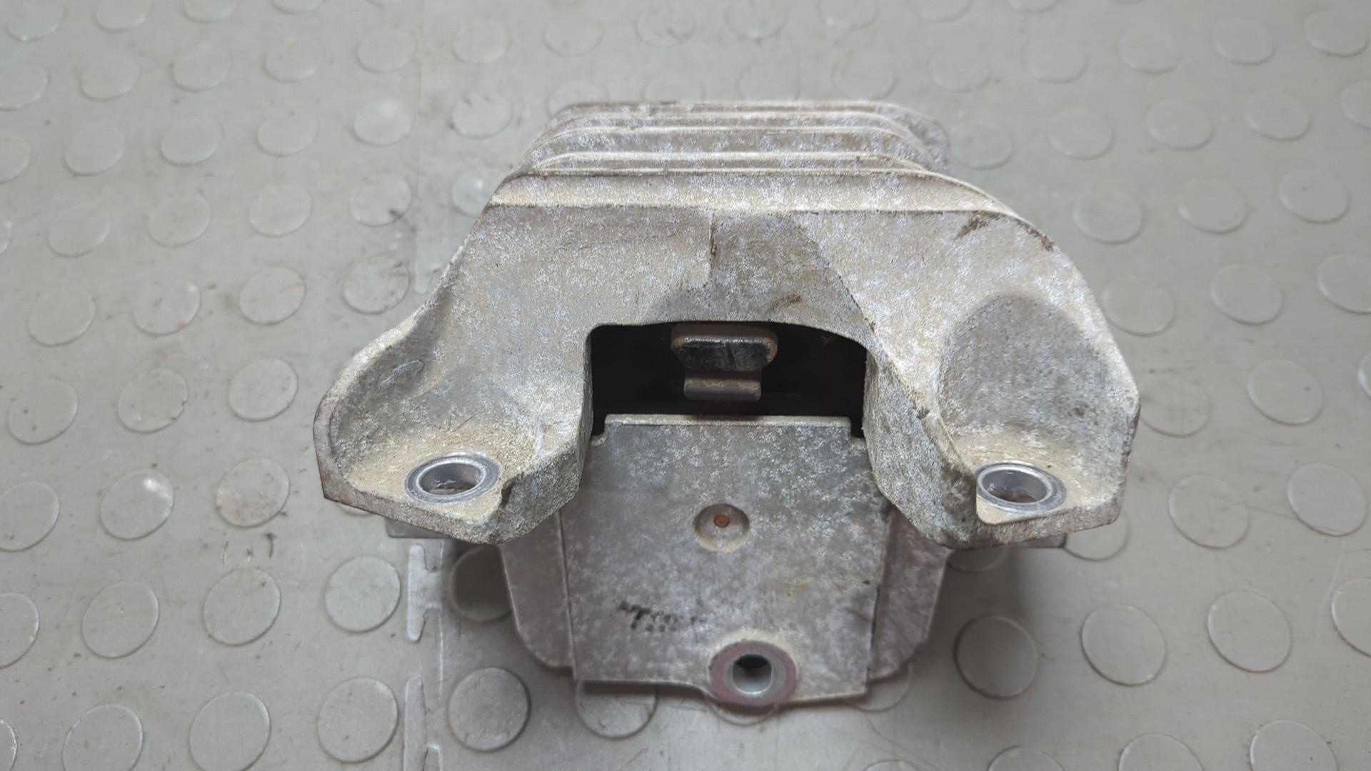 Опора двигателя