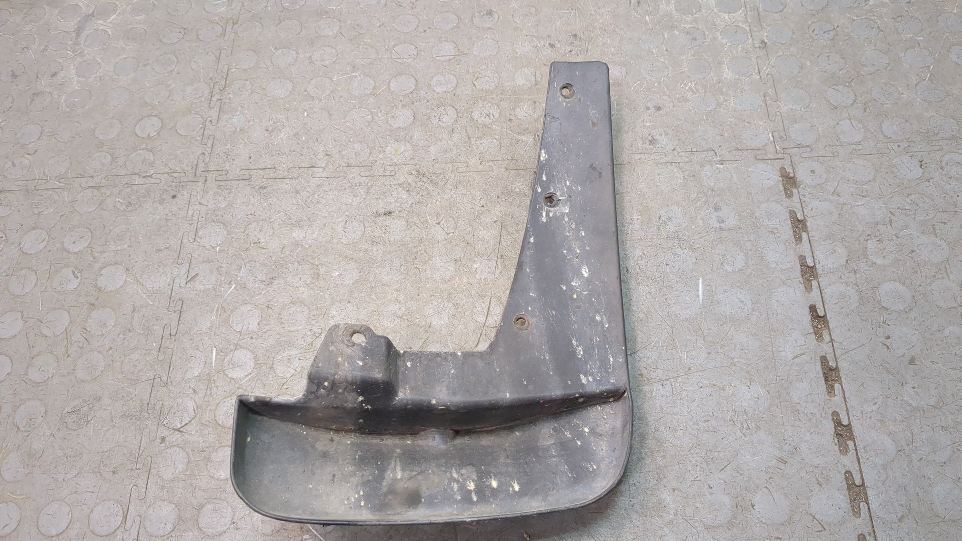 Брызговик задний левый