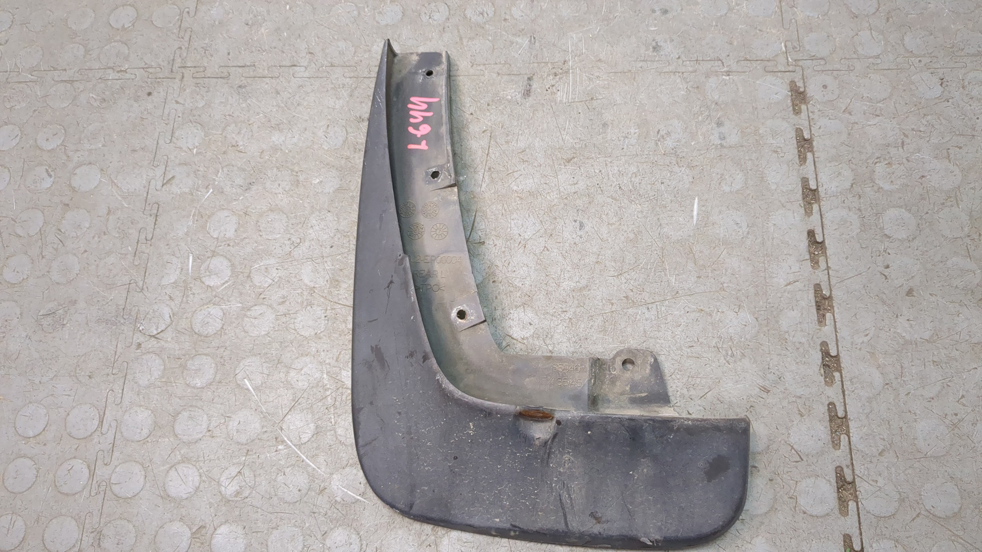 Брызговик задний левый