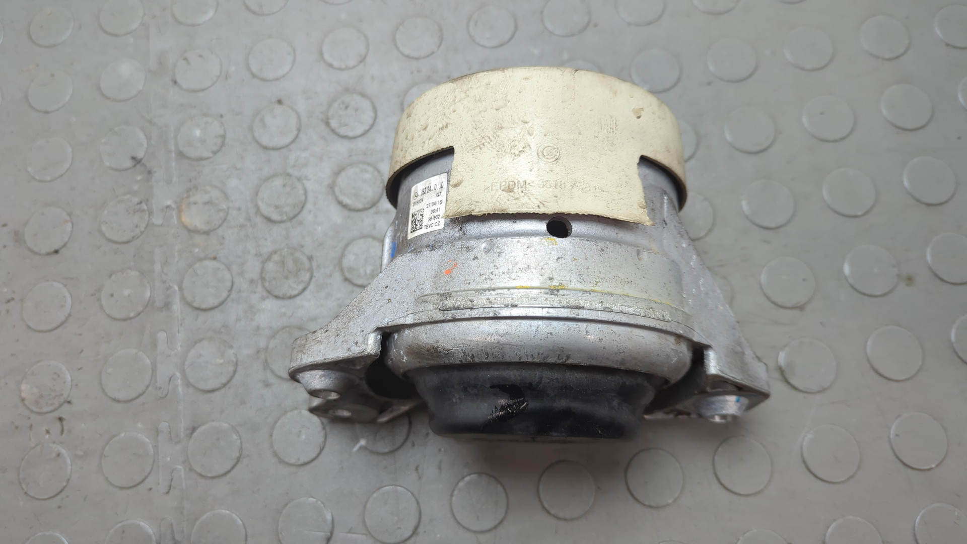 Опора двигателя