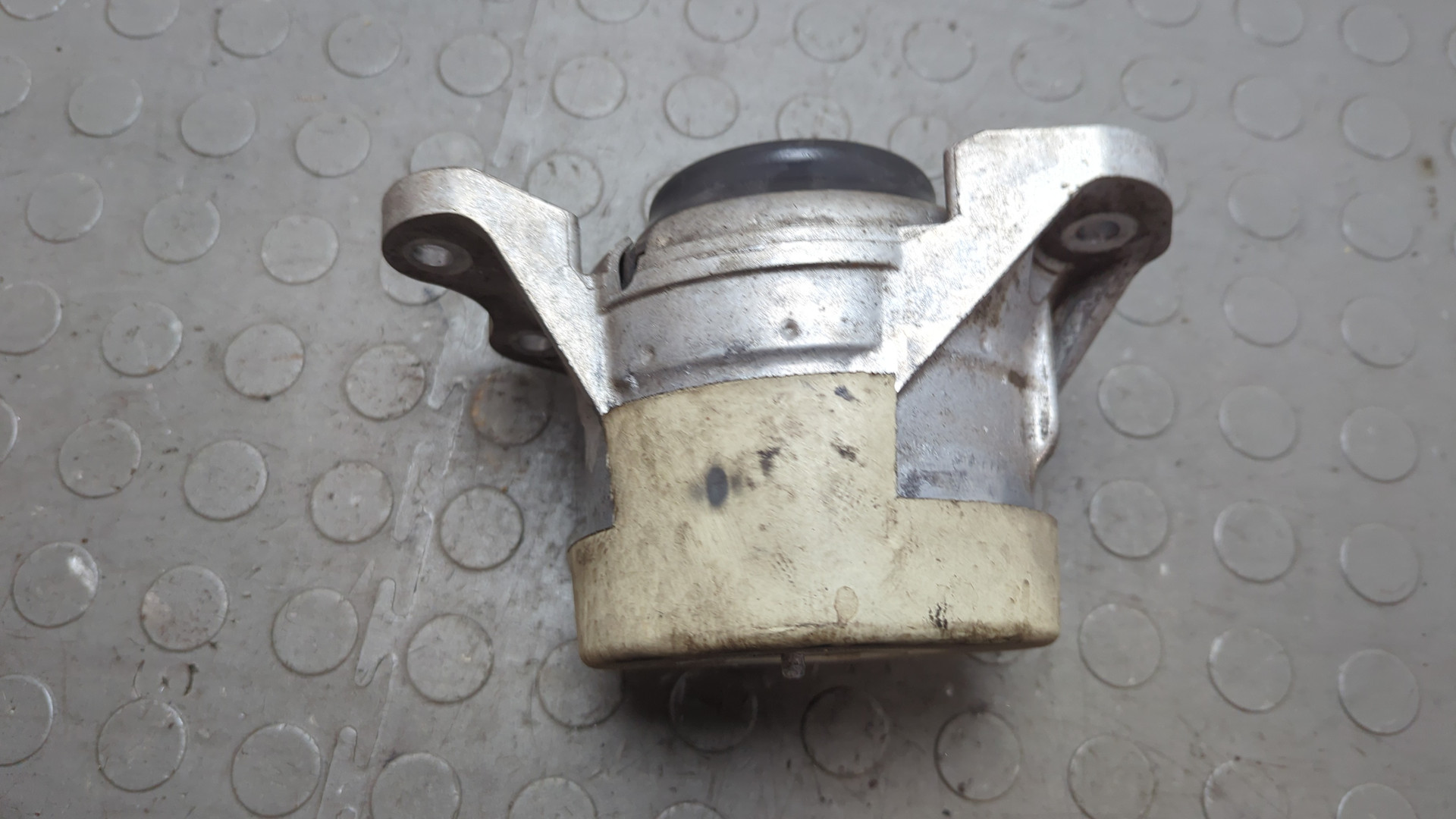 Опора двигателя