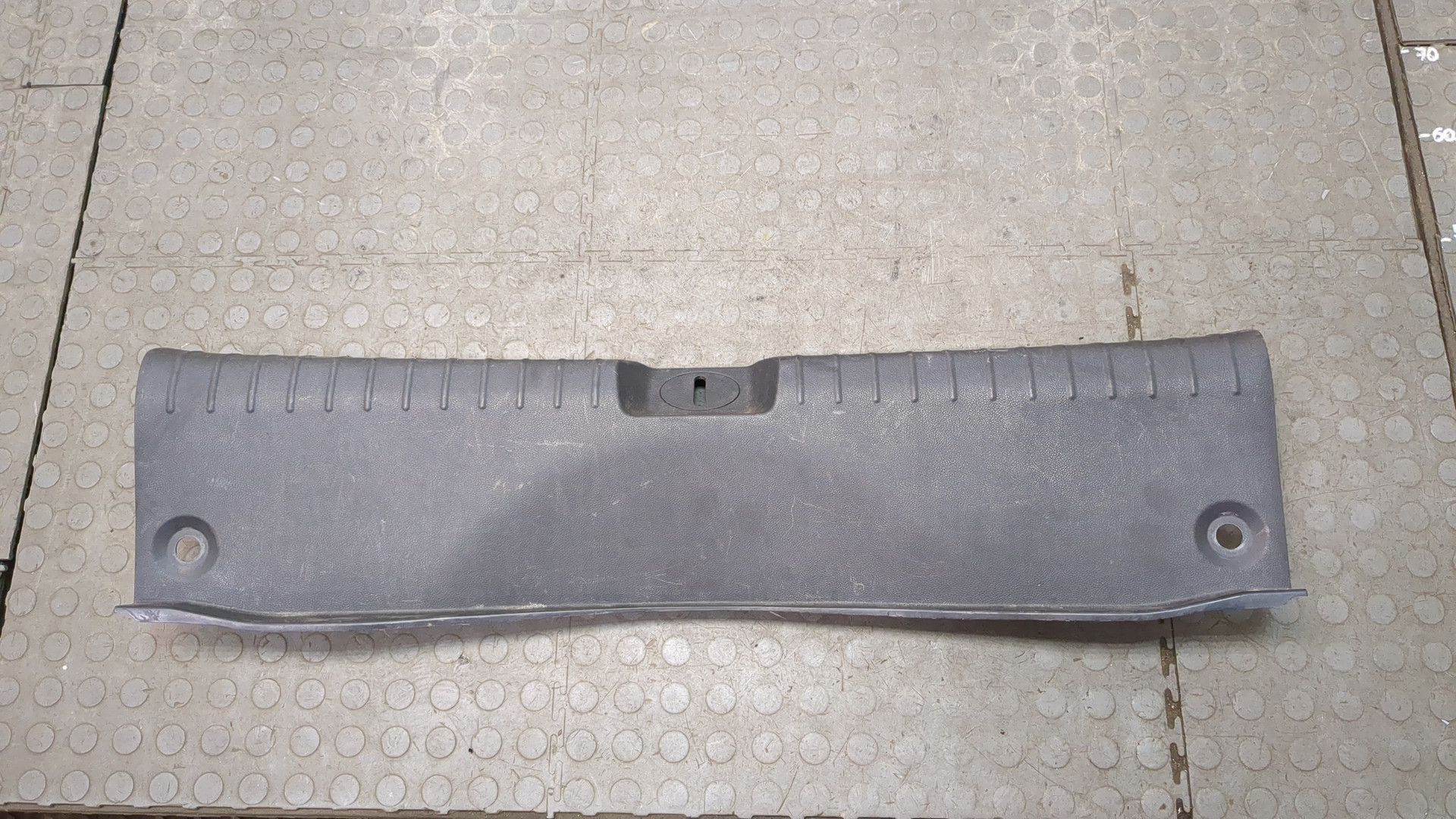 Обшивка багажника