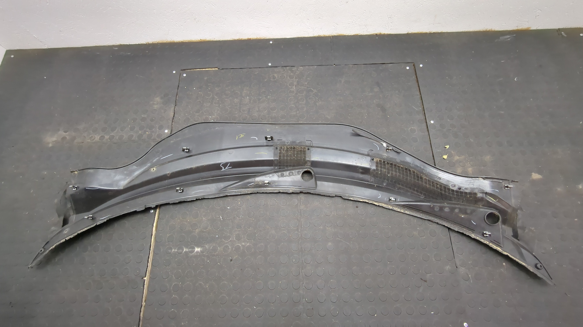 Решетка стеклоочистителей (Жабо)