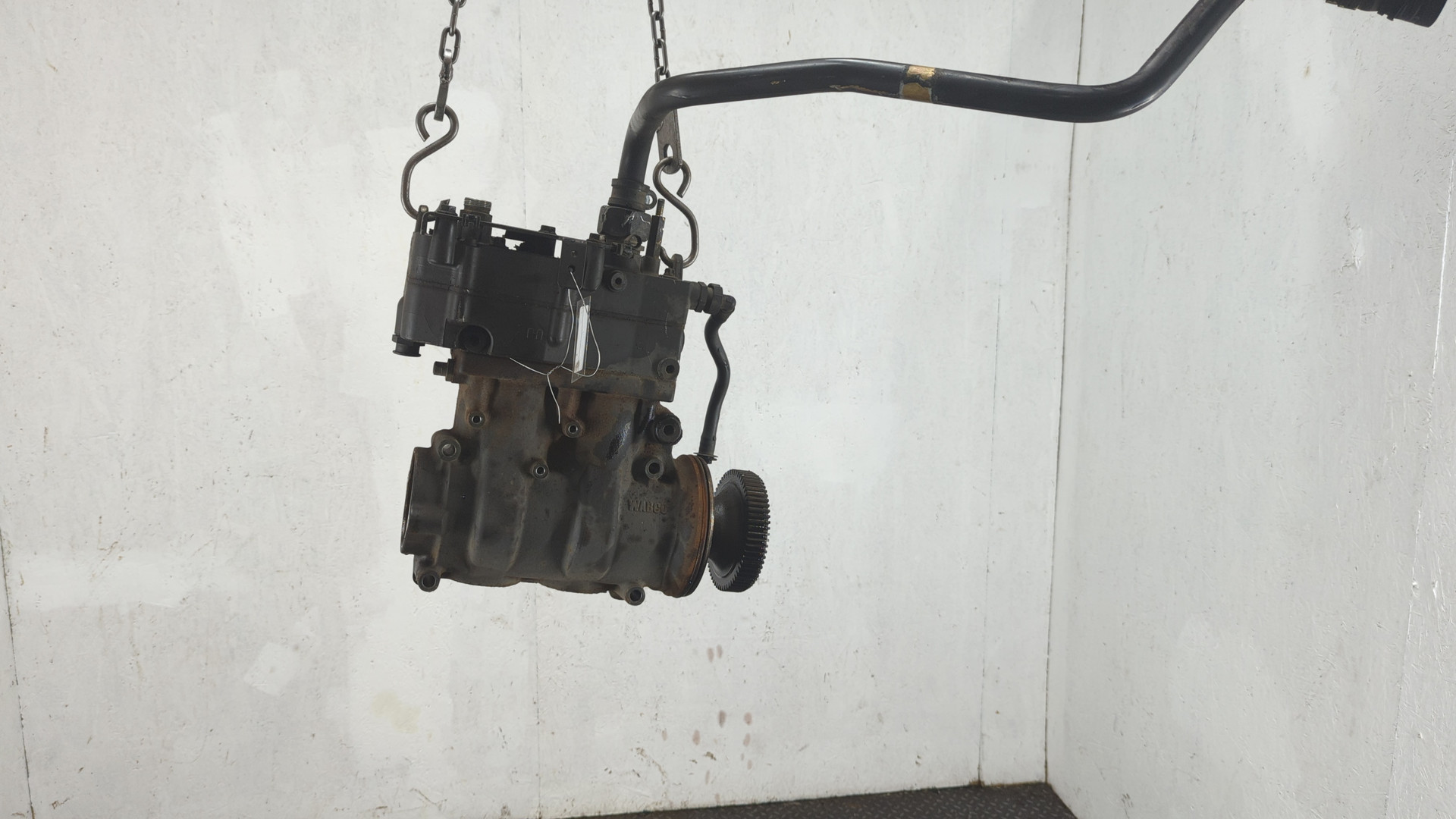 Насос регулировки подвески