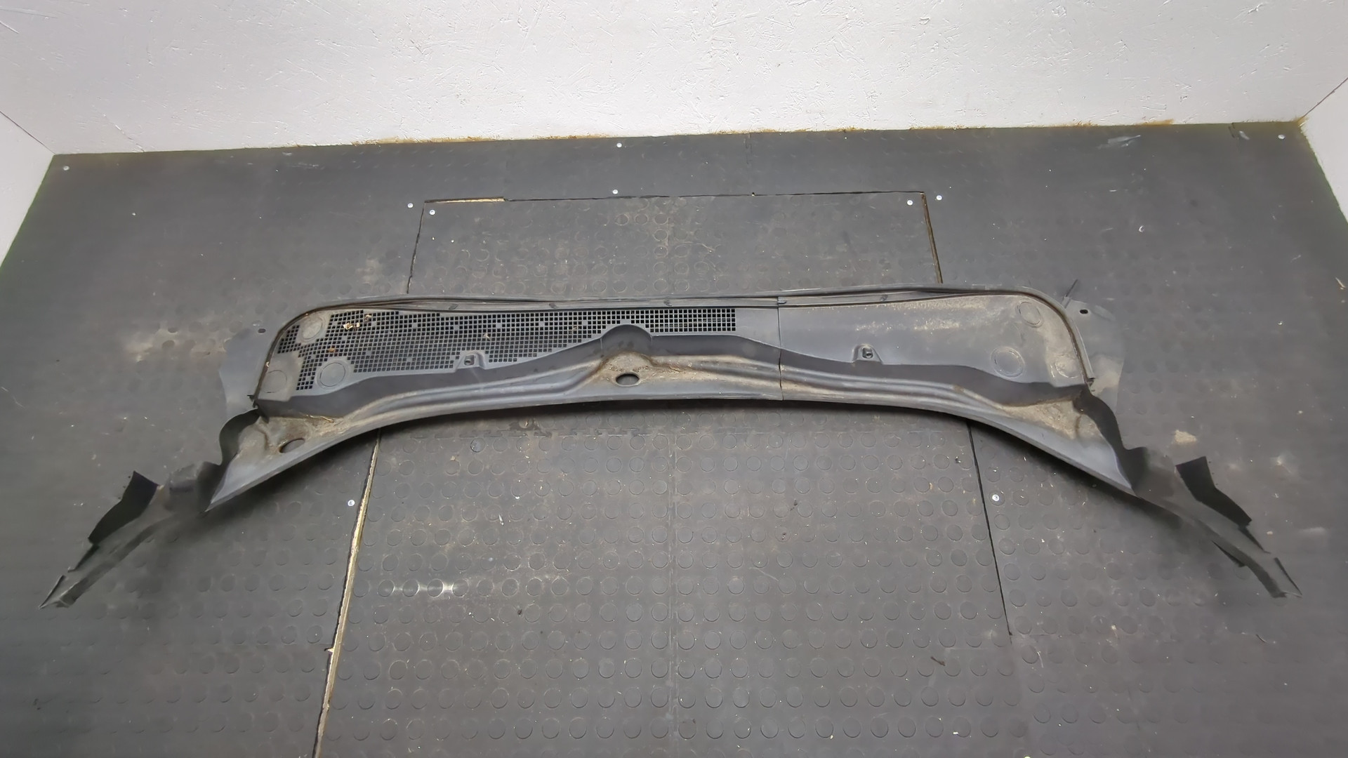 Решетка стеклоочистителей (Жабо)