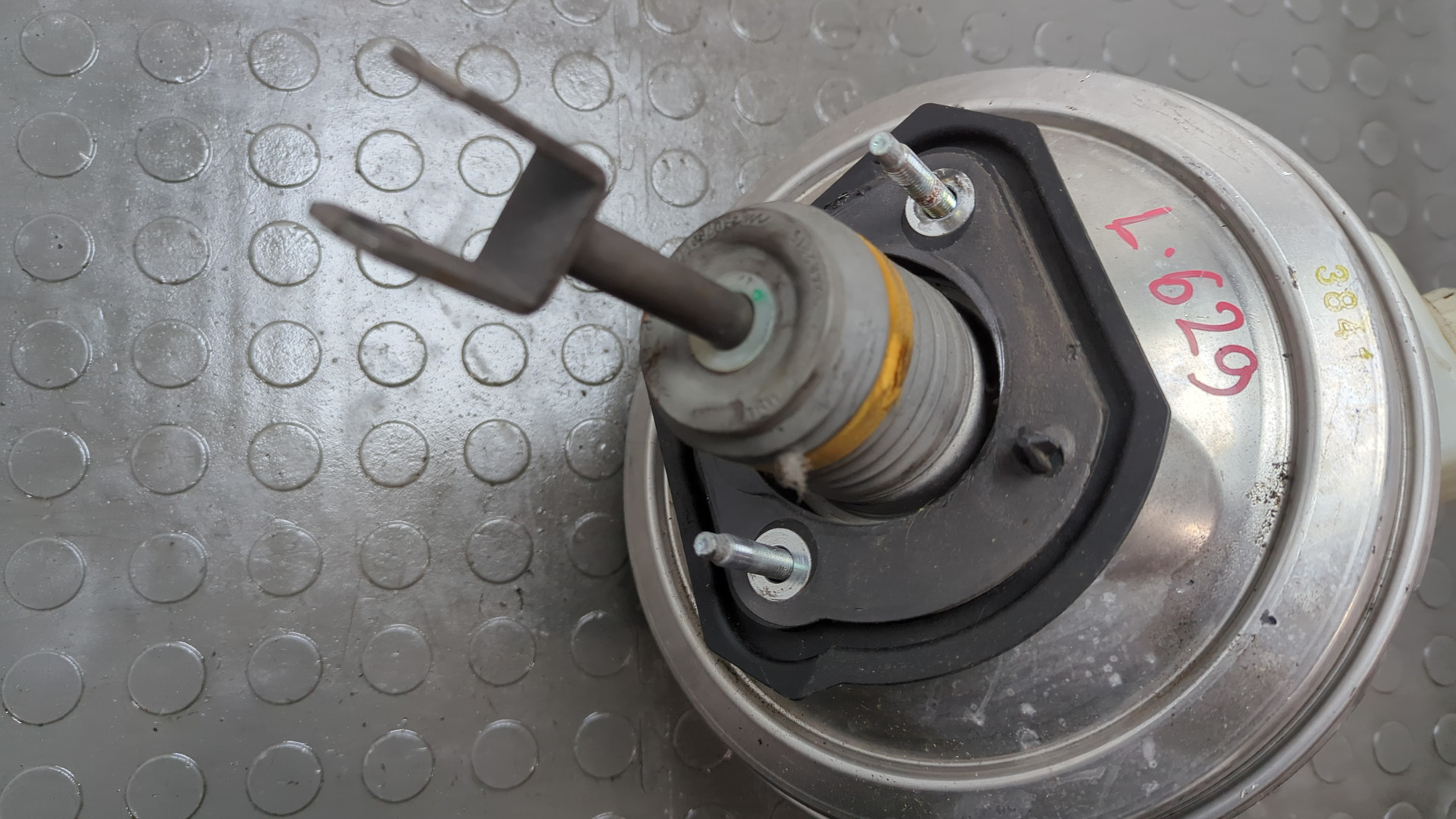 Цилиндр тормозной главный