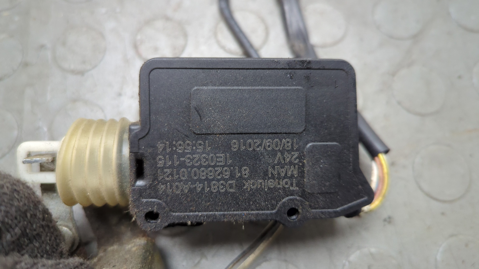 Замок двери передней правой