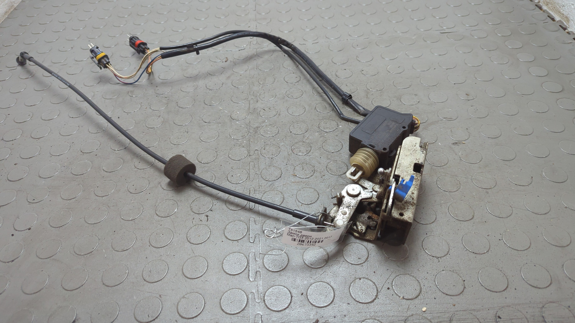 Замок двери передней правой