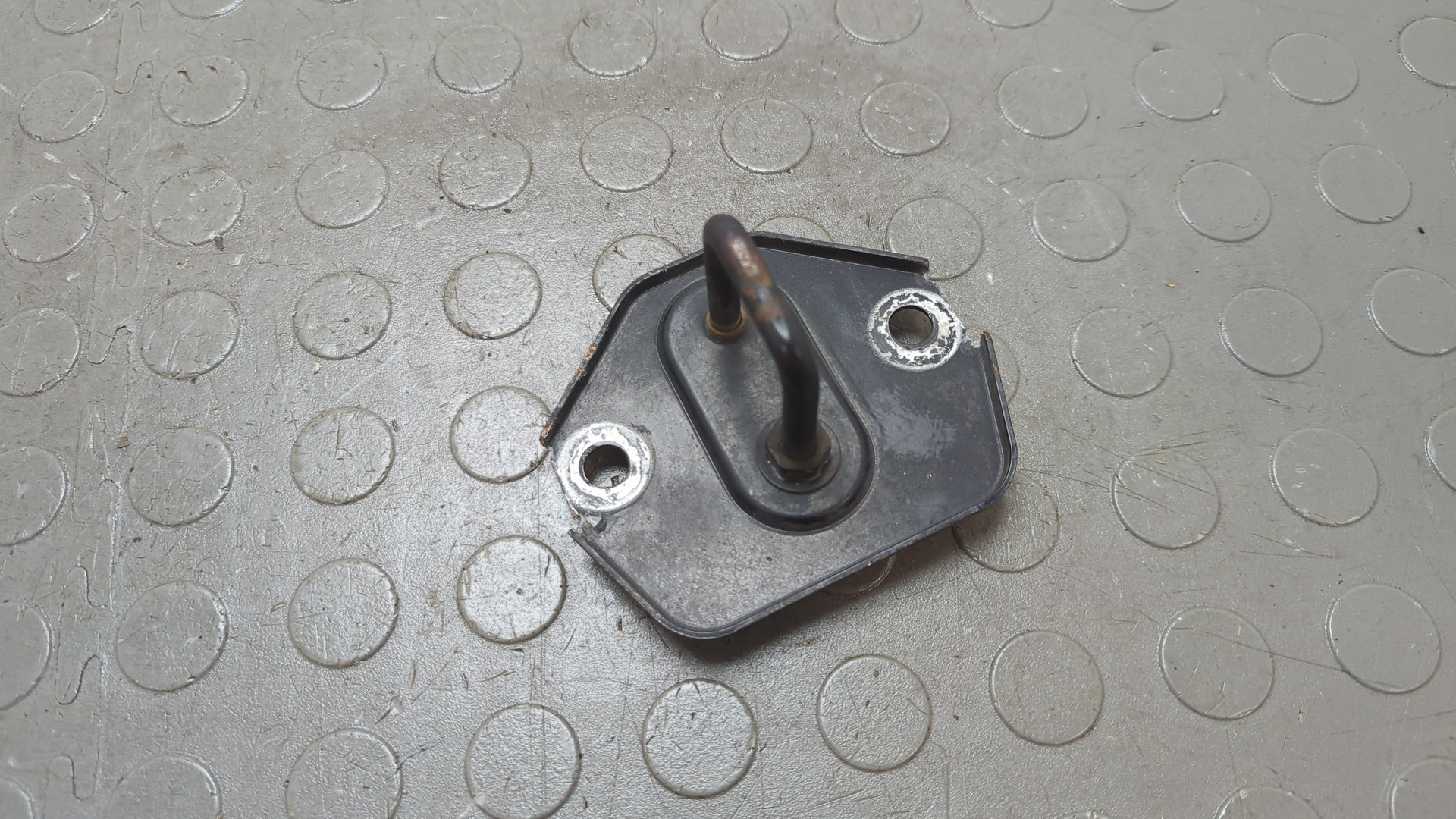 Петля капота