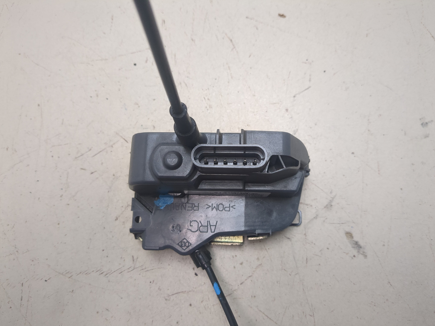 Замок двери задней левой