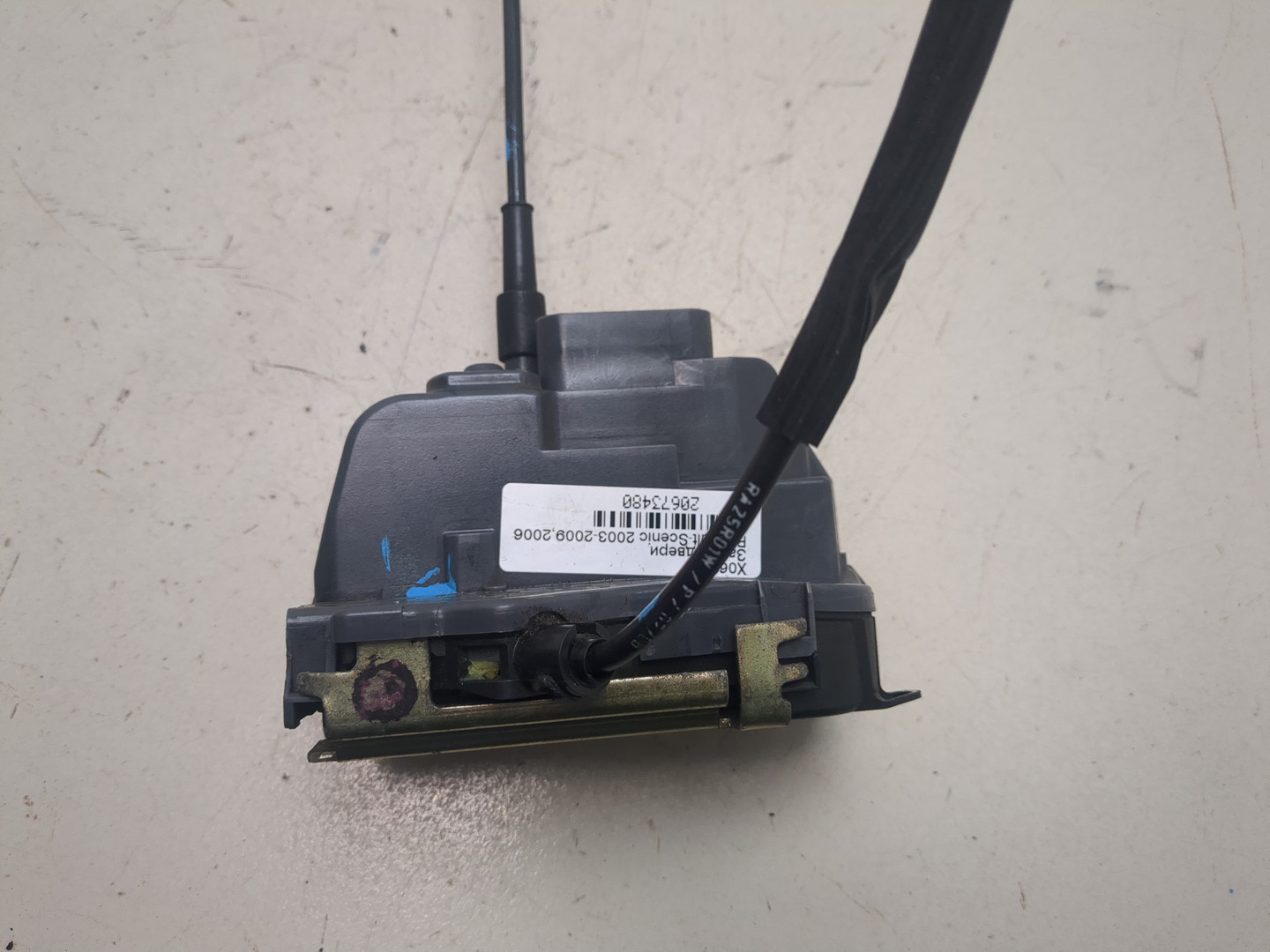 Замок двери задней левой