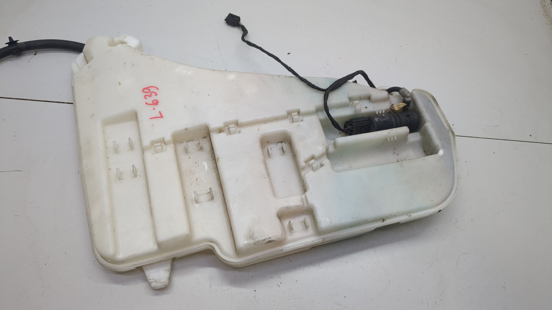 Бачок омывателя лобового стекла