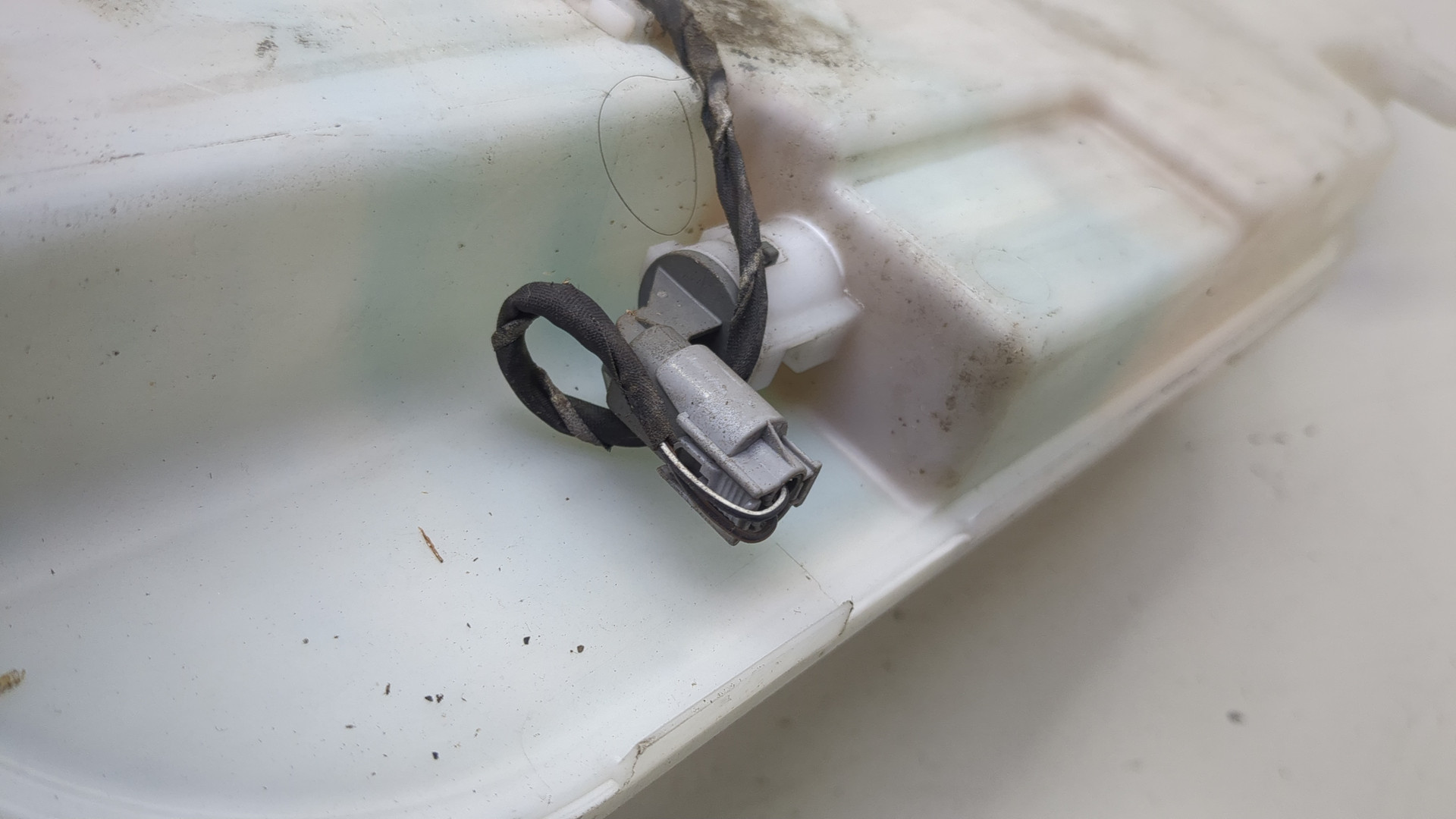 Бачок омывателя лобового стекла