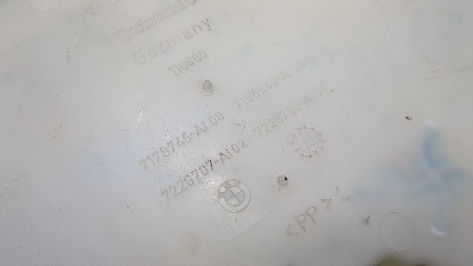 Бачок омывателя лобового стекла