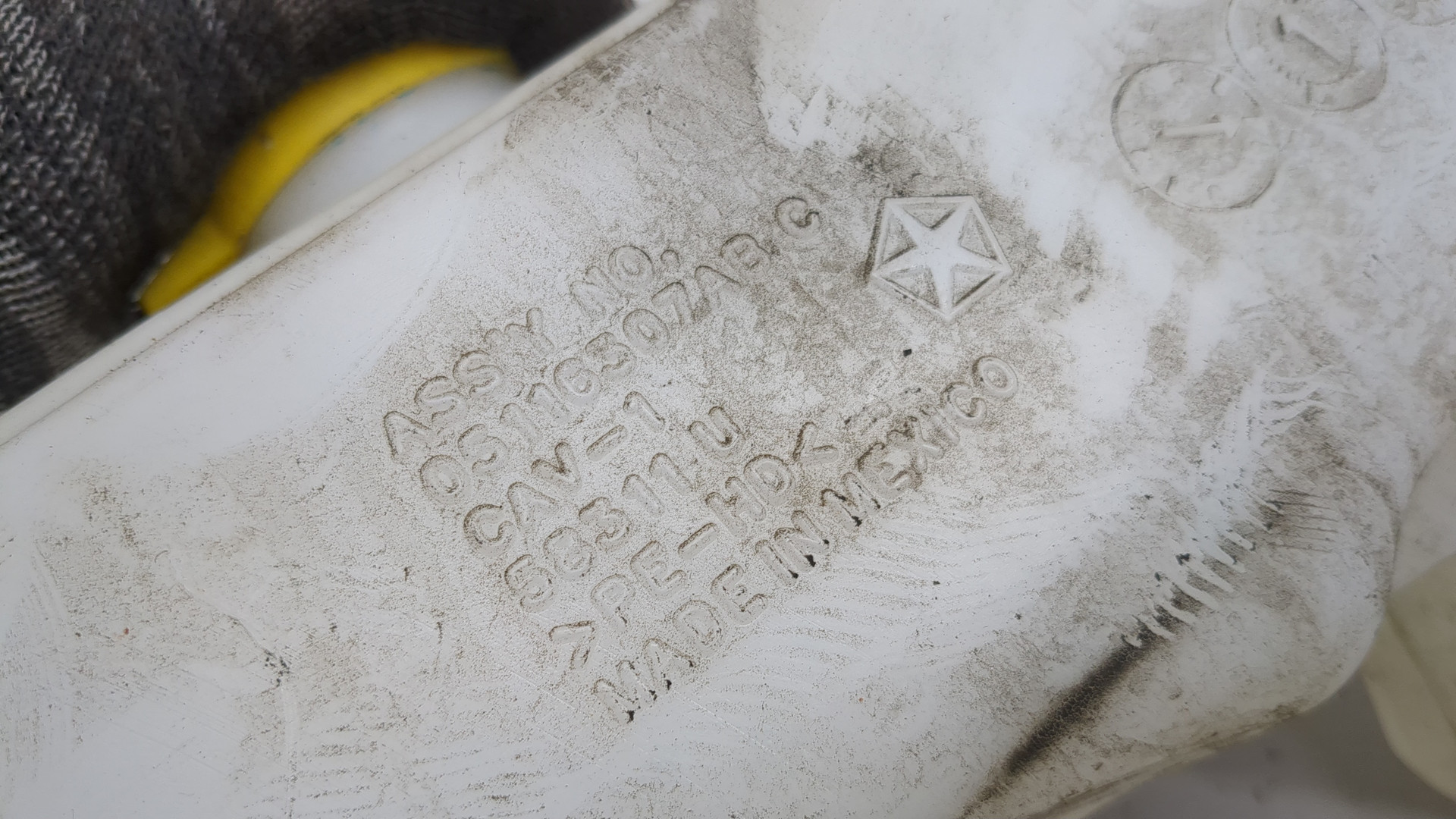 Бачок омывателя лобового стекла