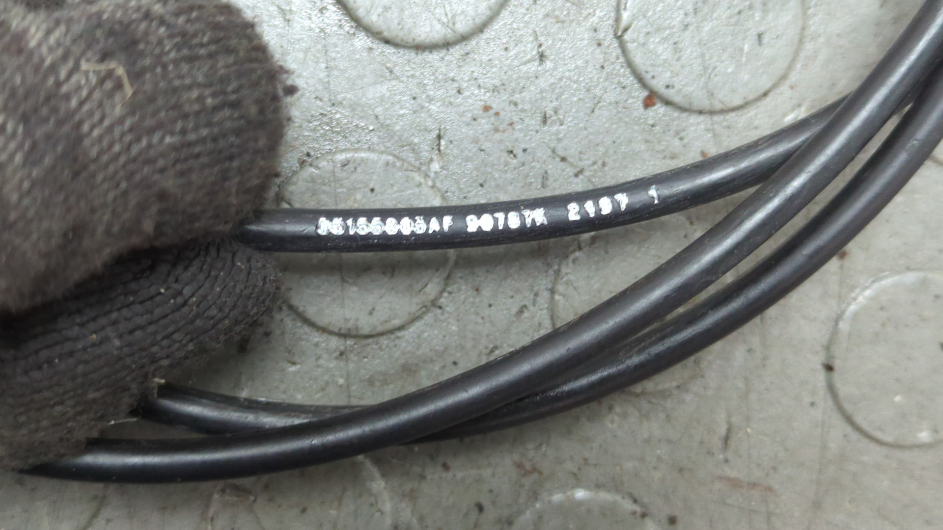 Замок капота