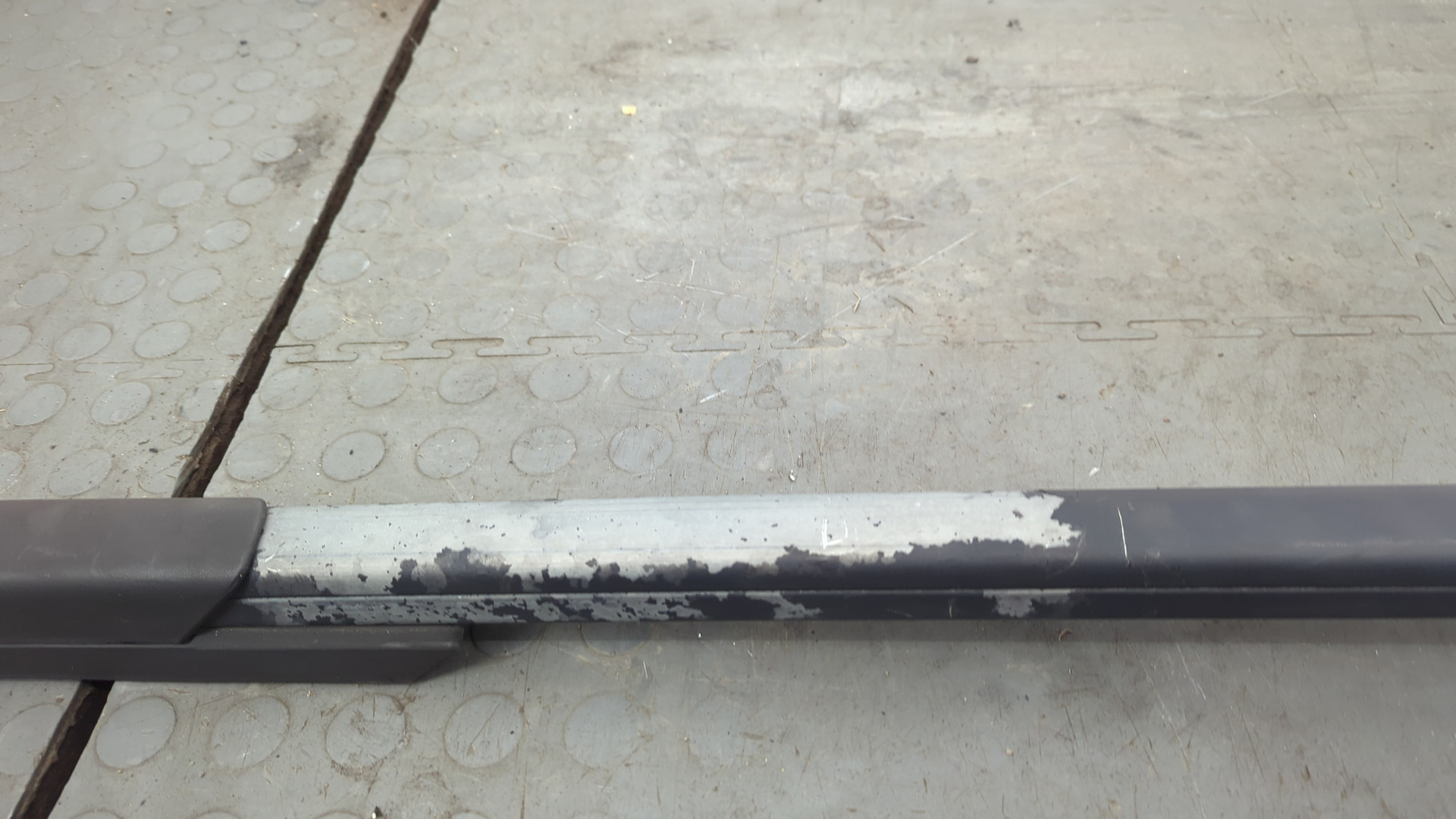 Рейлинг (релинг) правый (планка на крышу)