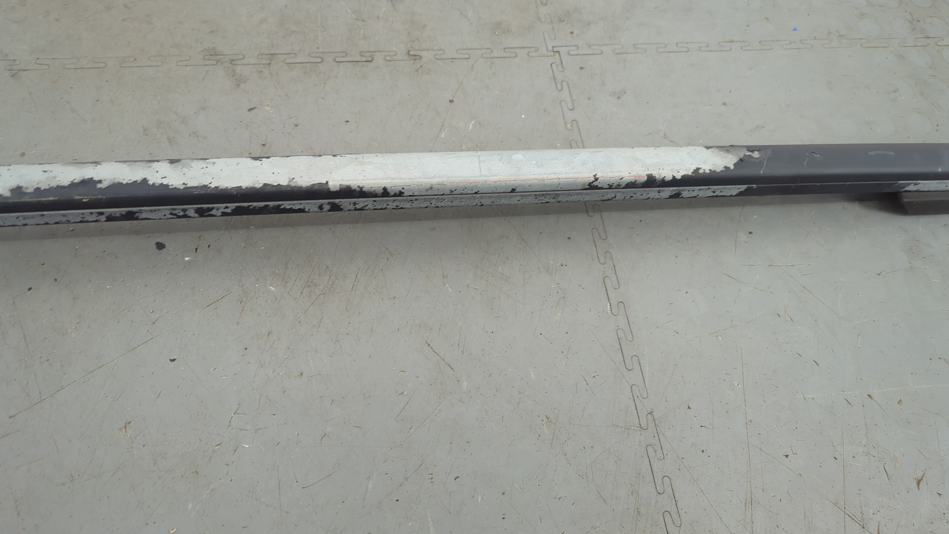 Рейлинг (релинг) левый (планка на крышу)