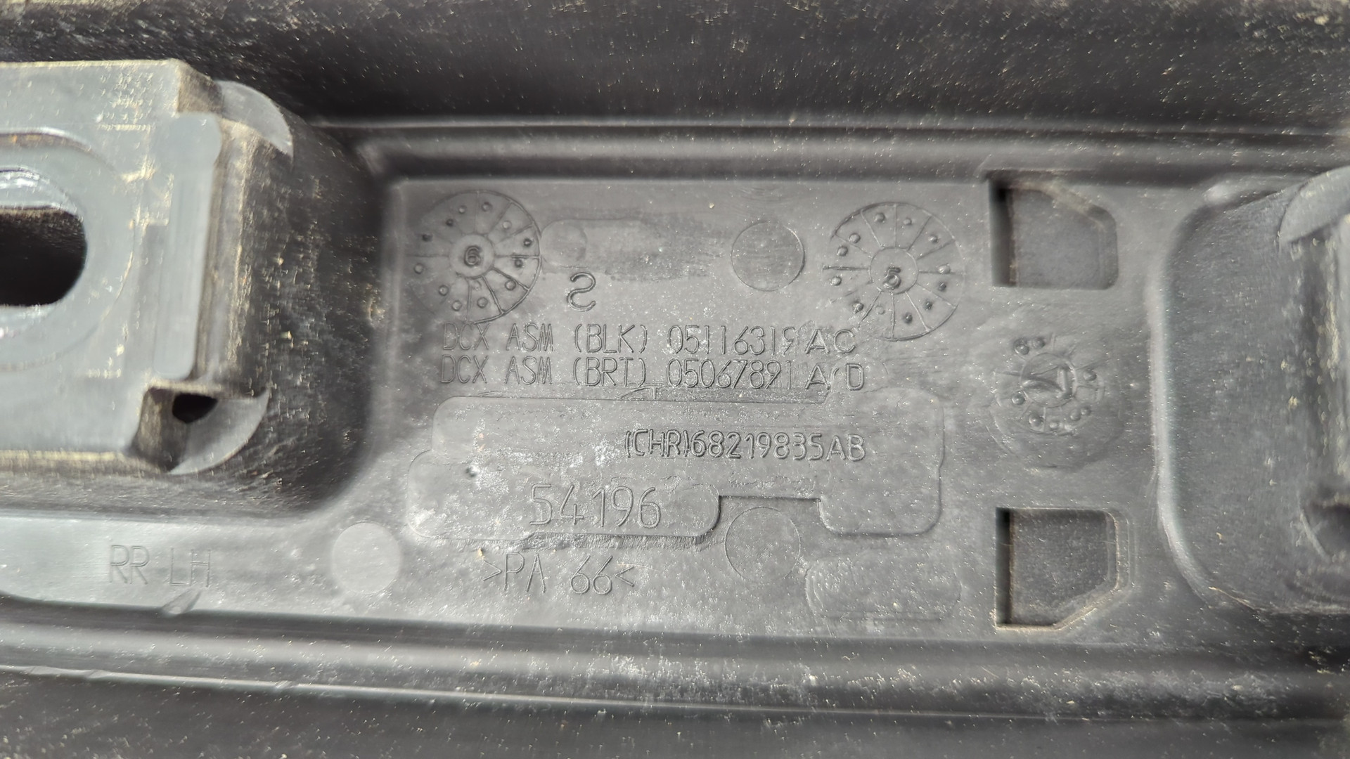 Рейлинг (релинг) левый (планка на крышу)