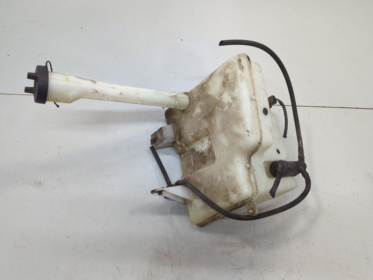 Бачок омывателя лобового стекла