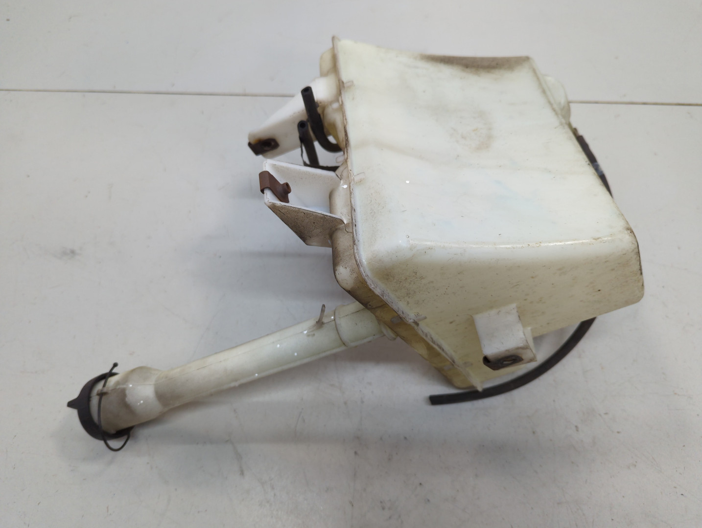 Бачок омывателя лобового стекла