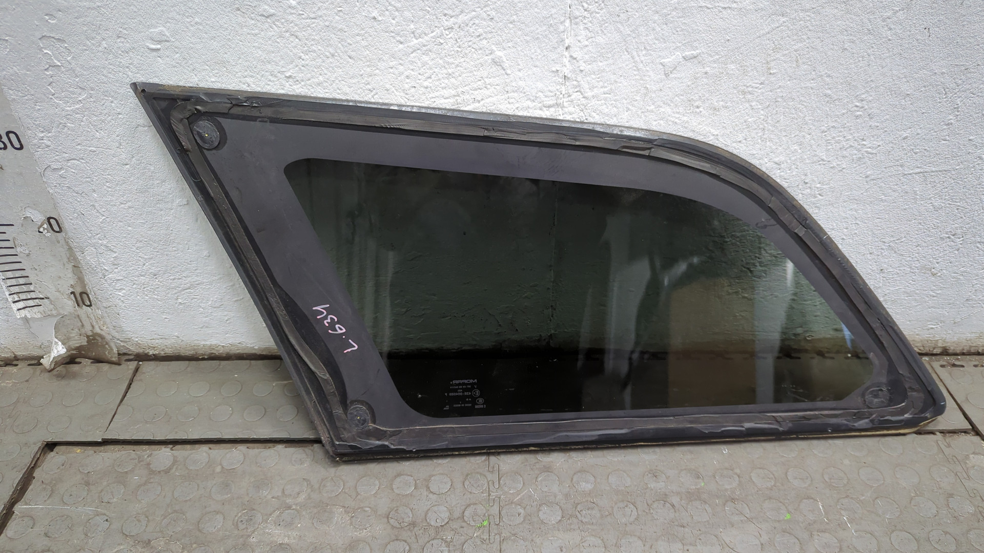 Стекло кузовное глухое правое