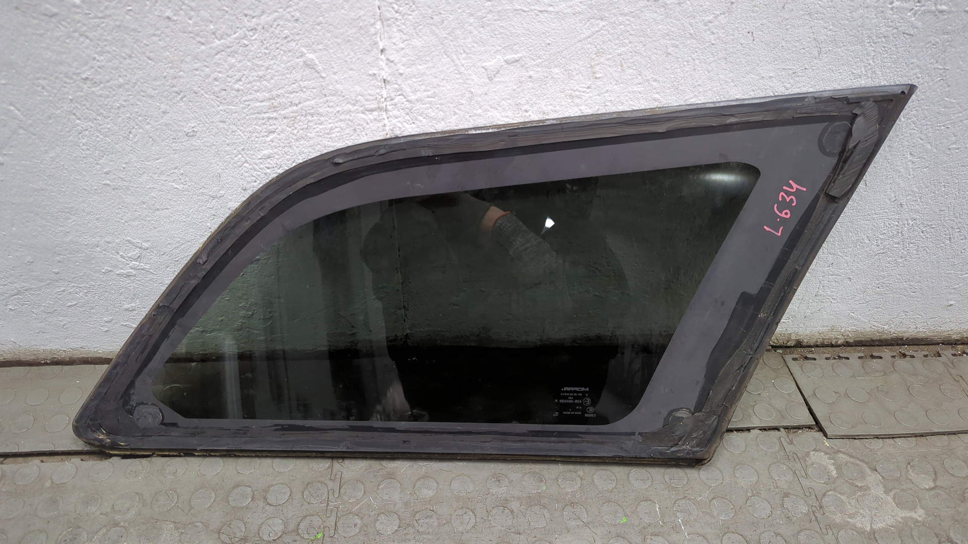 Стекло боковое