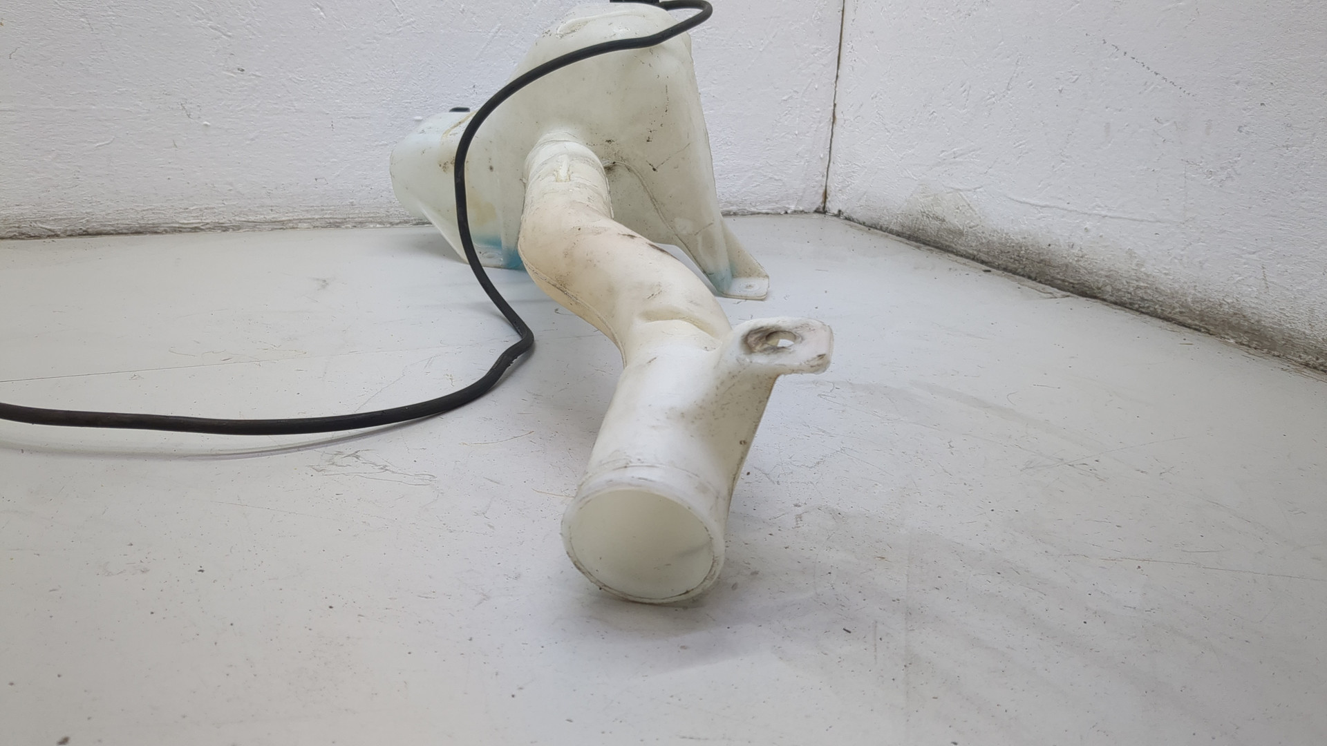 Бачок омывателя лобового стекла