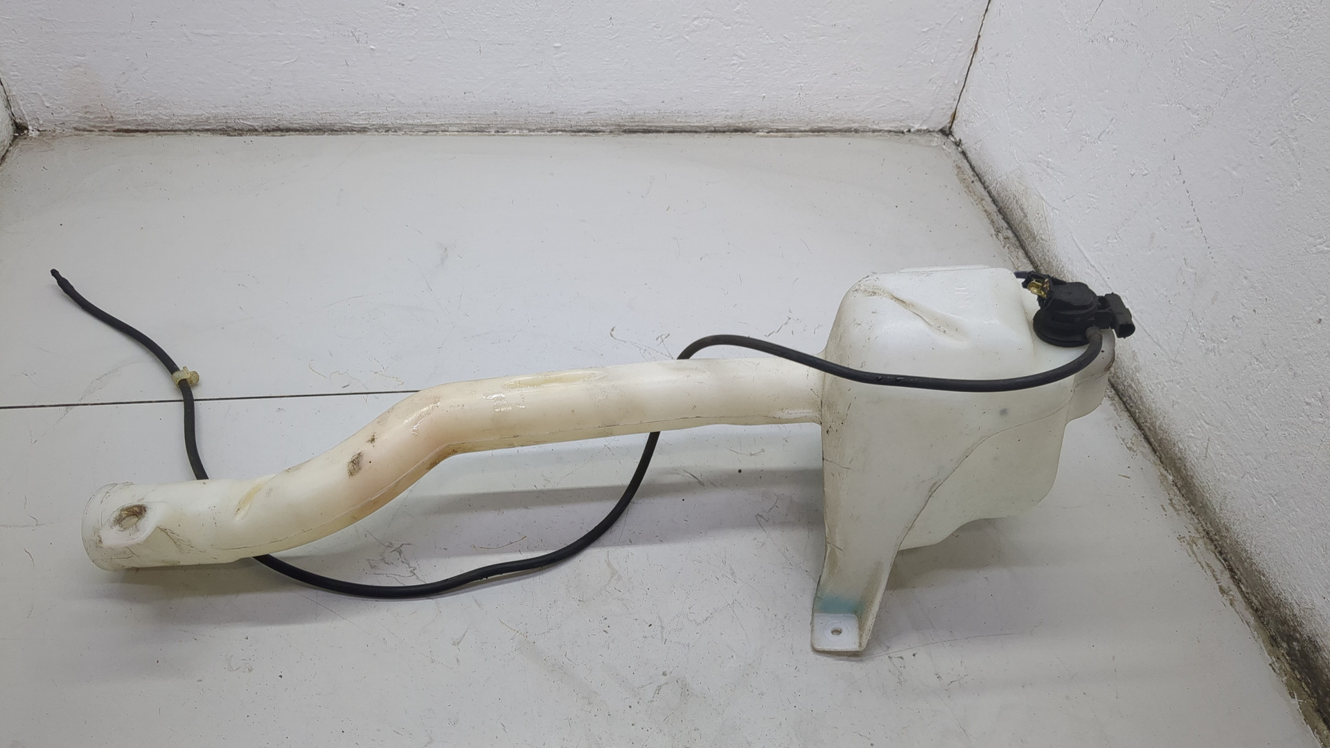 Бачок омывателя лобового стекла