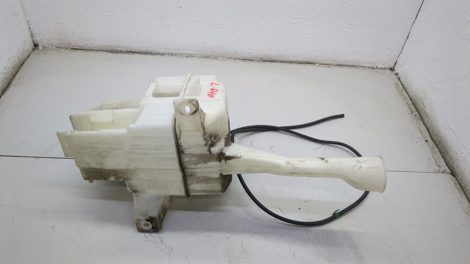 Бачок омывателя лобового стекла