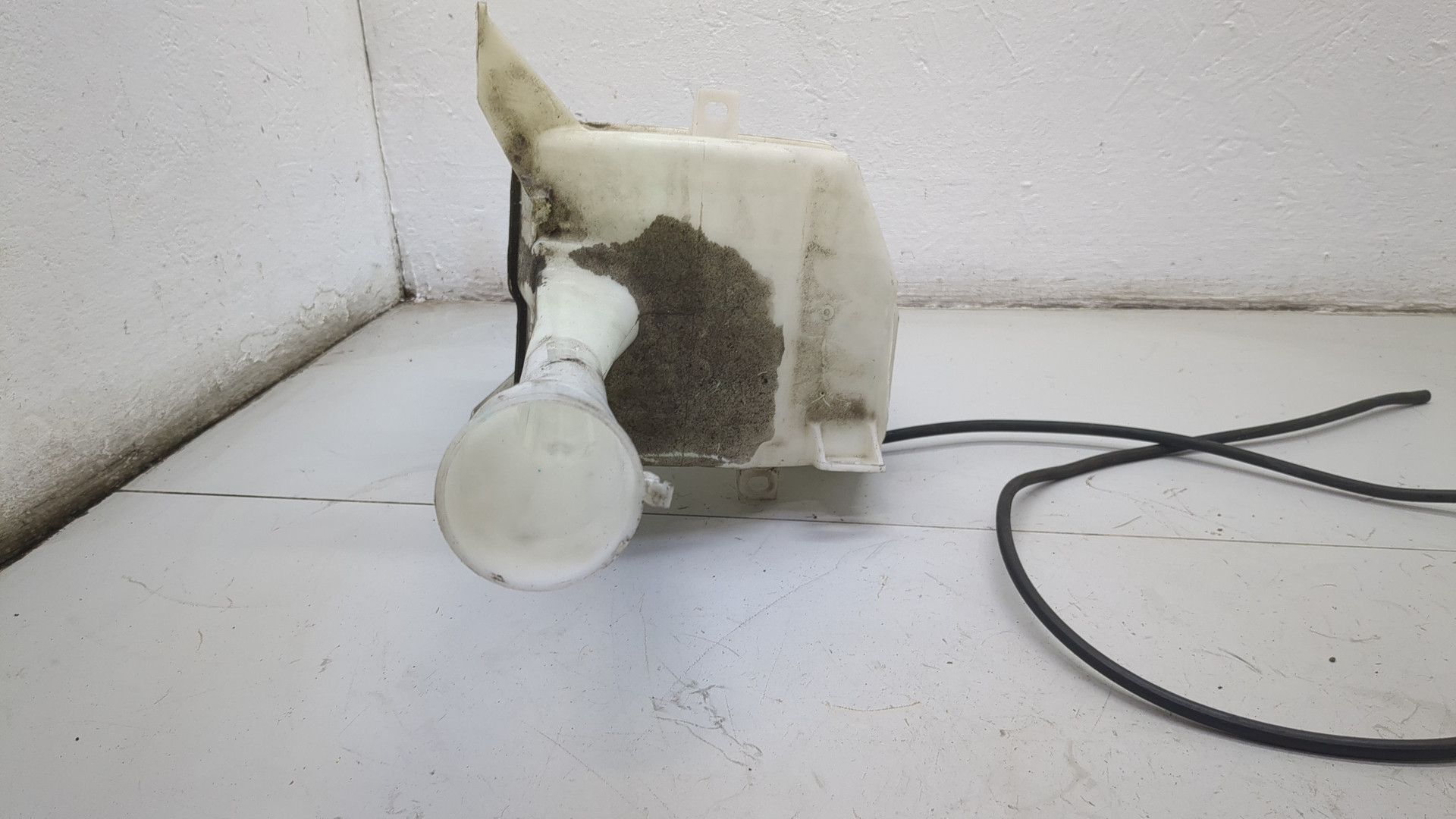 Бачок омывателя лобового стекла