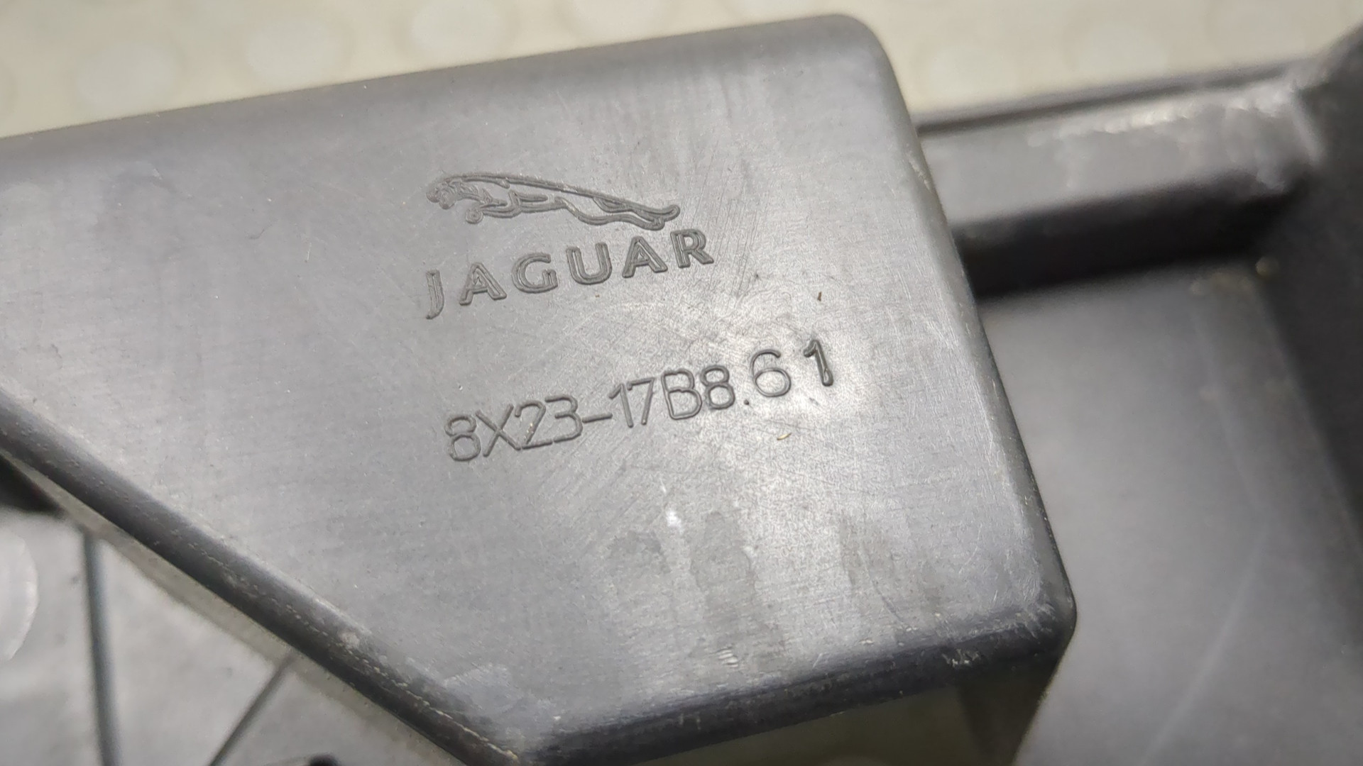 Кронштейн заднего бампера