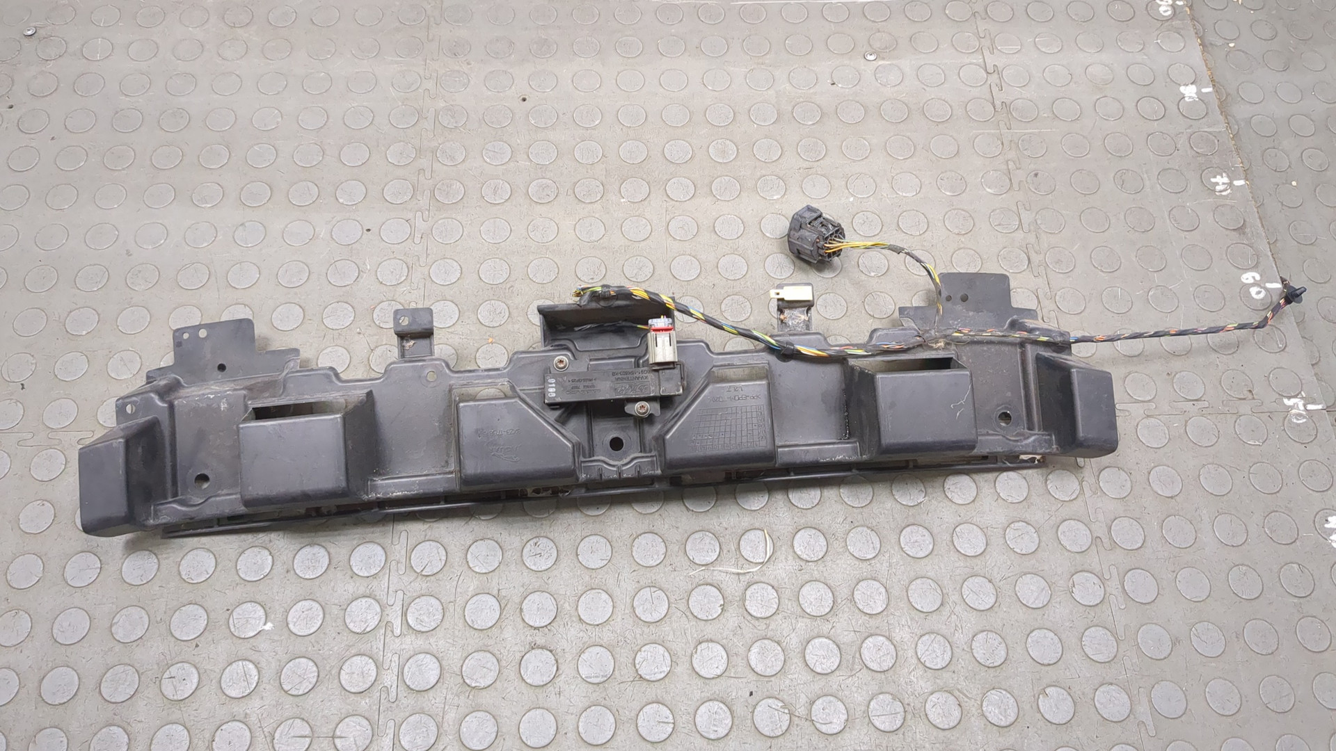 Кронштейн заднего бампера