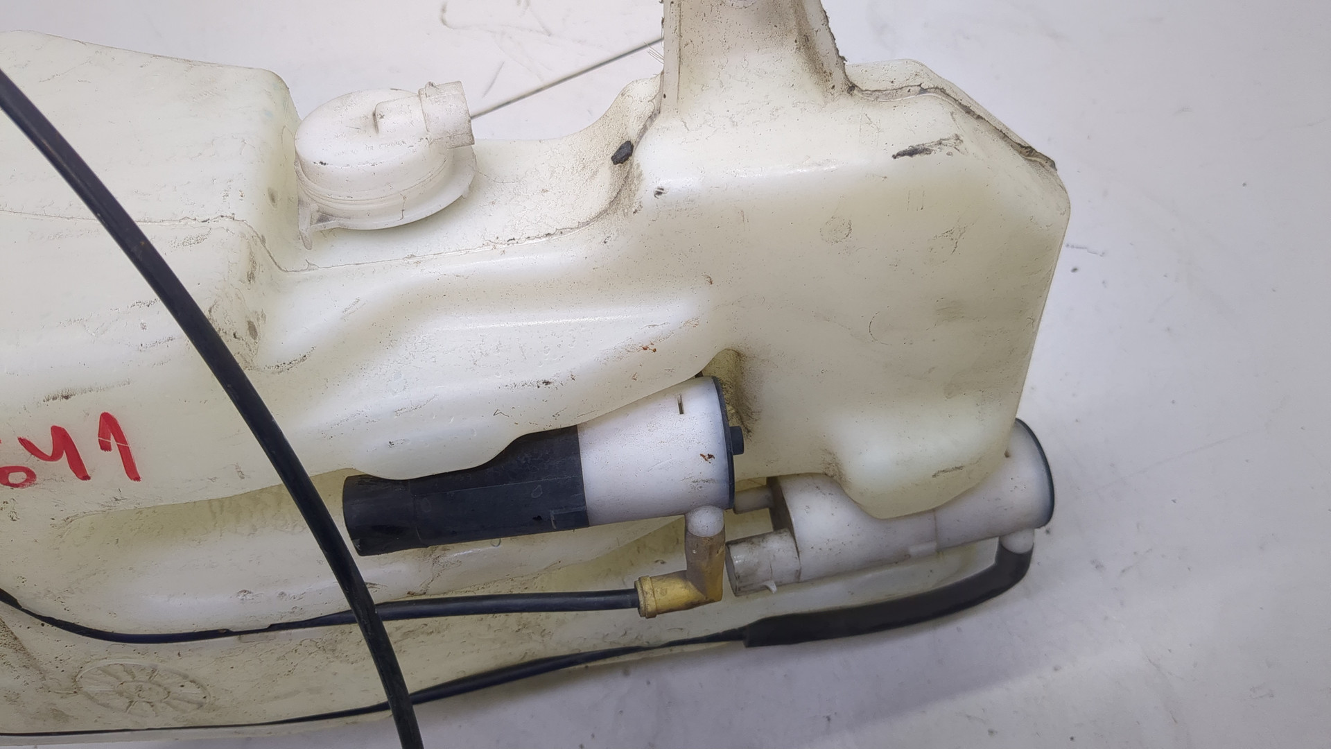 Бачок омывателя лобового стекла