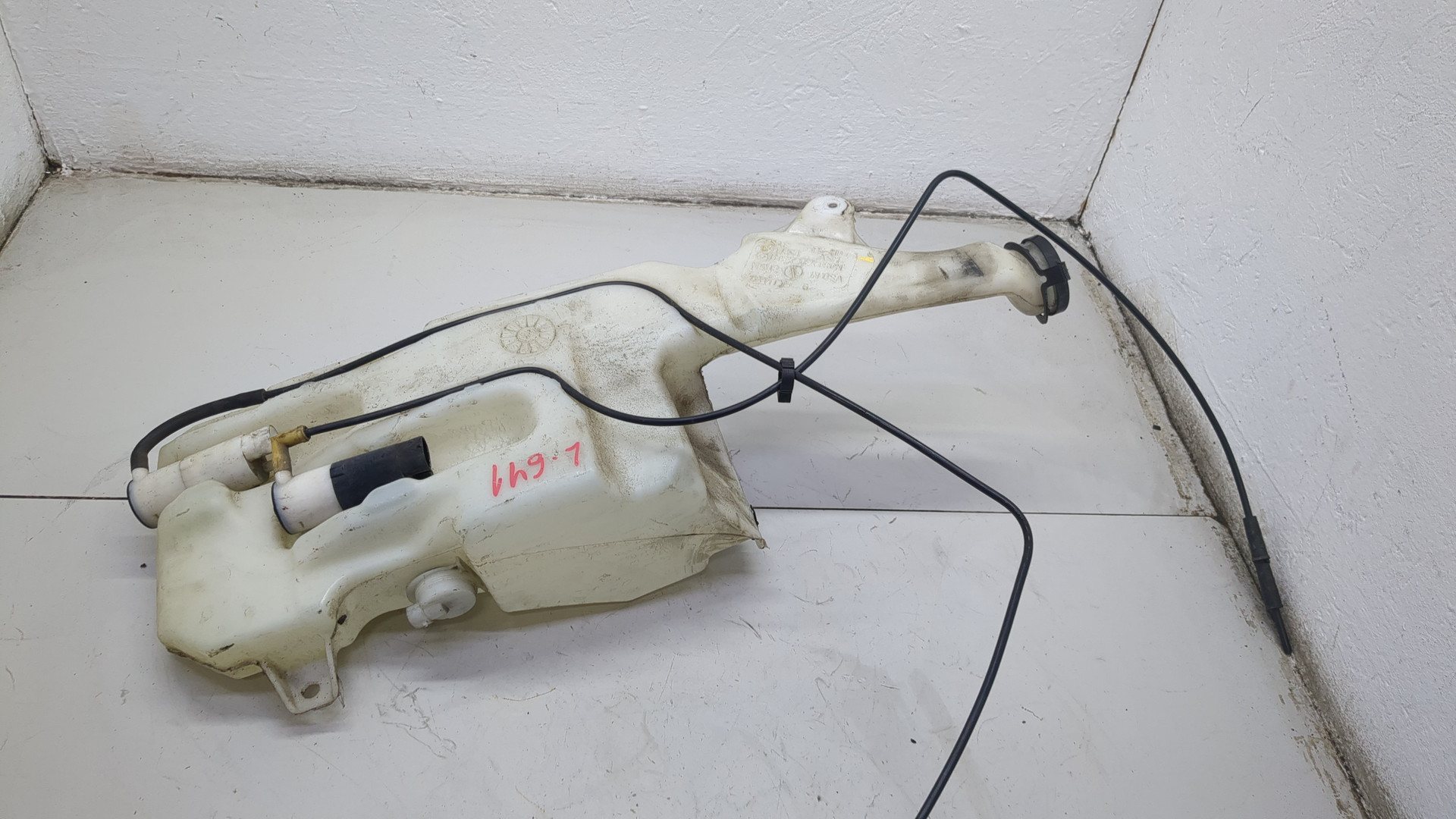 Бачок омывателя лобового стекла