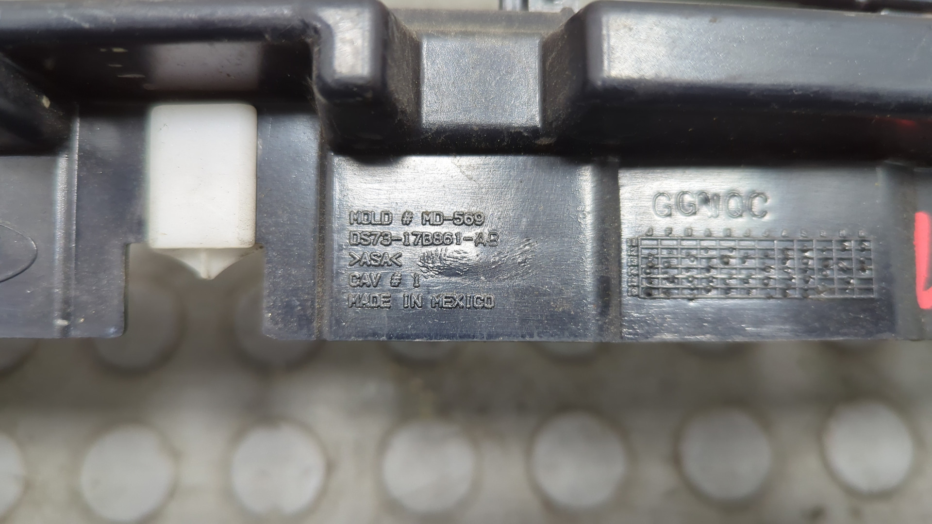 Кронштейн заднего бампера