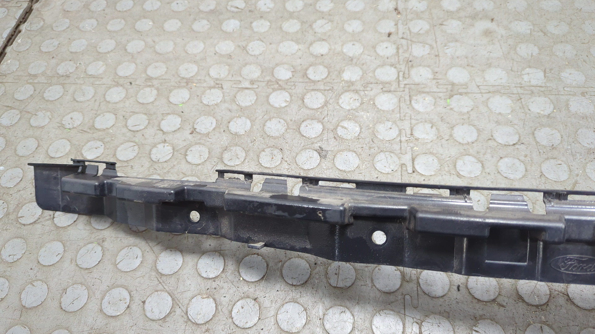 Кронштейн заднего бампера