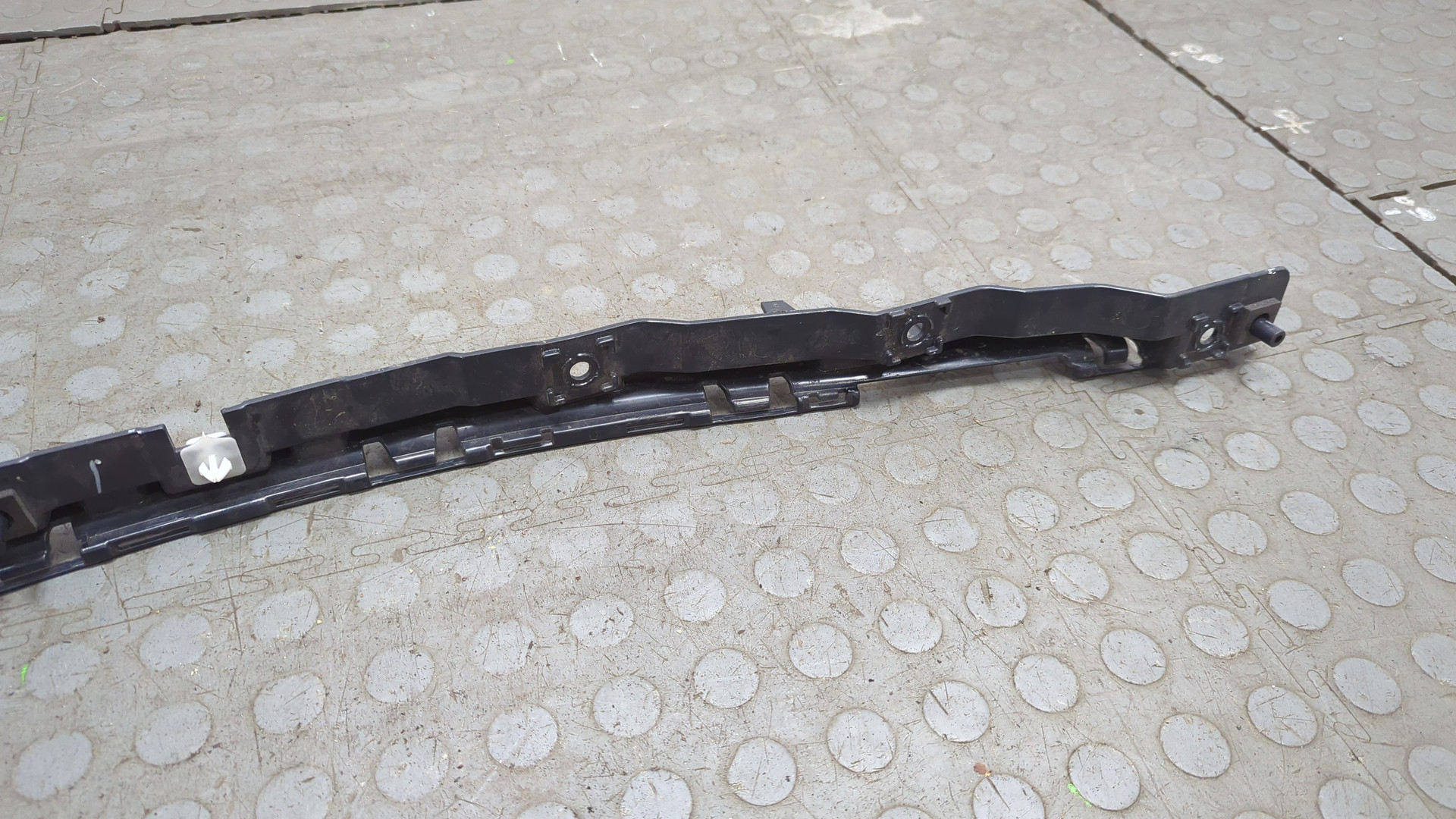 Кронштейн заднего бампера